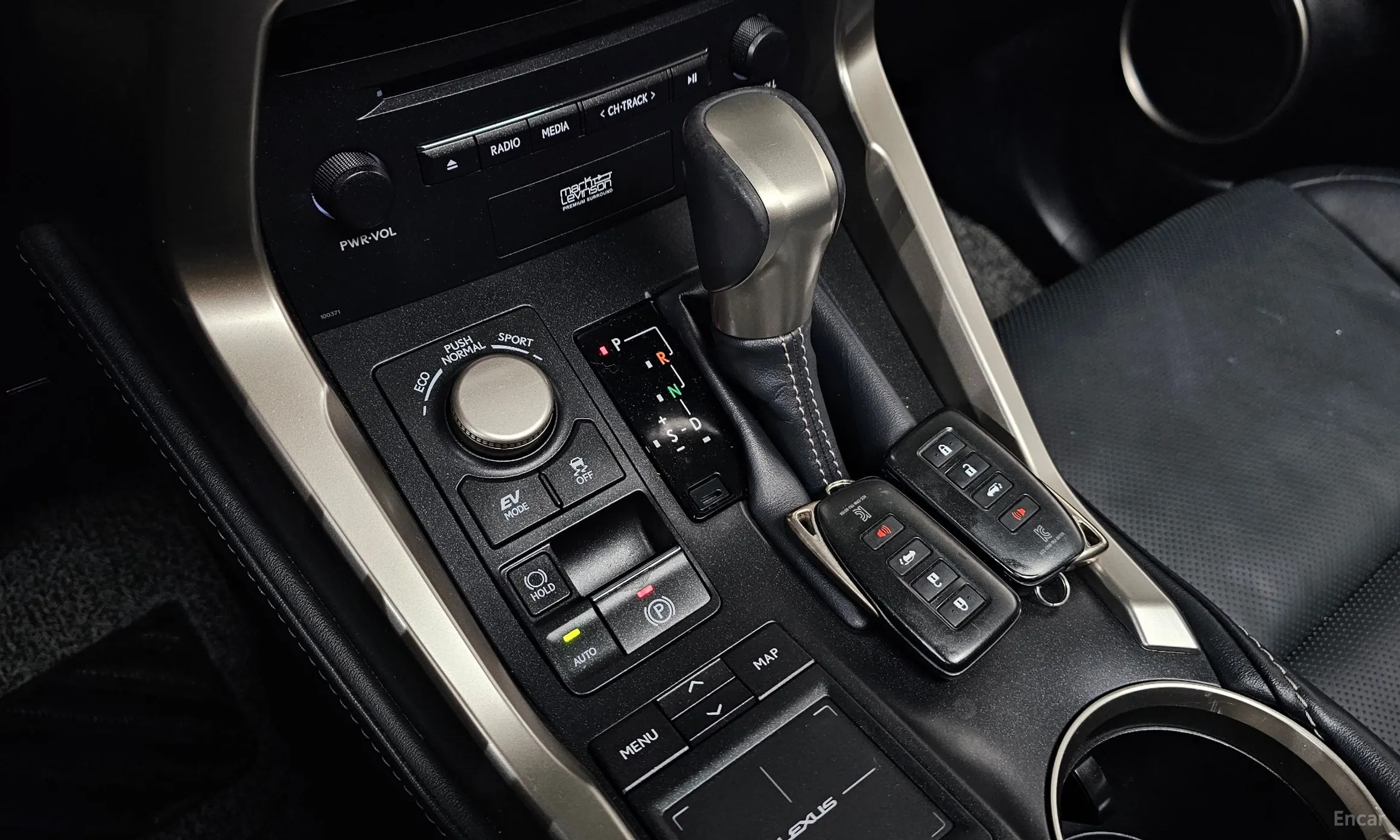 Lexus NX300h превью 9