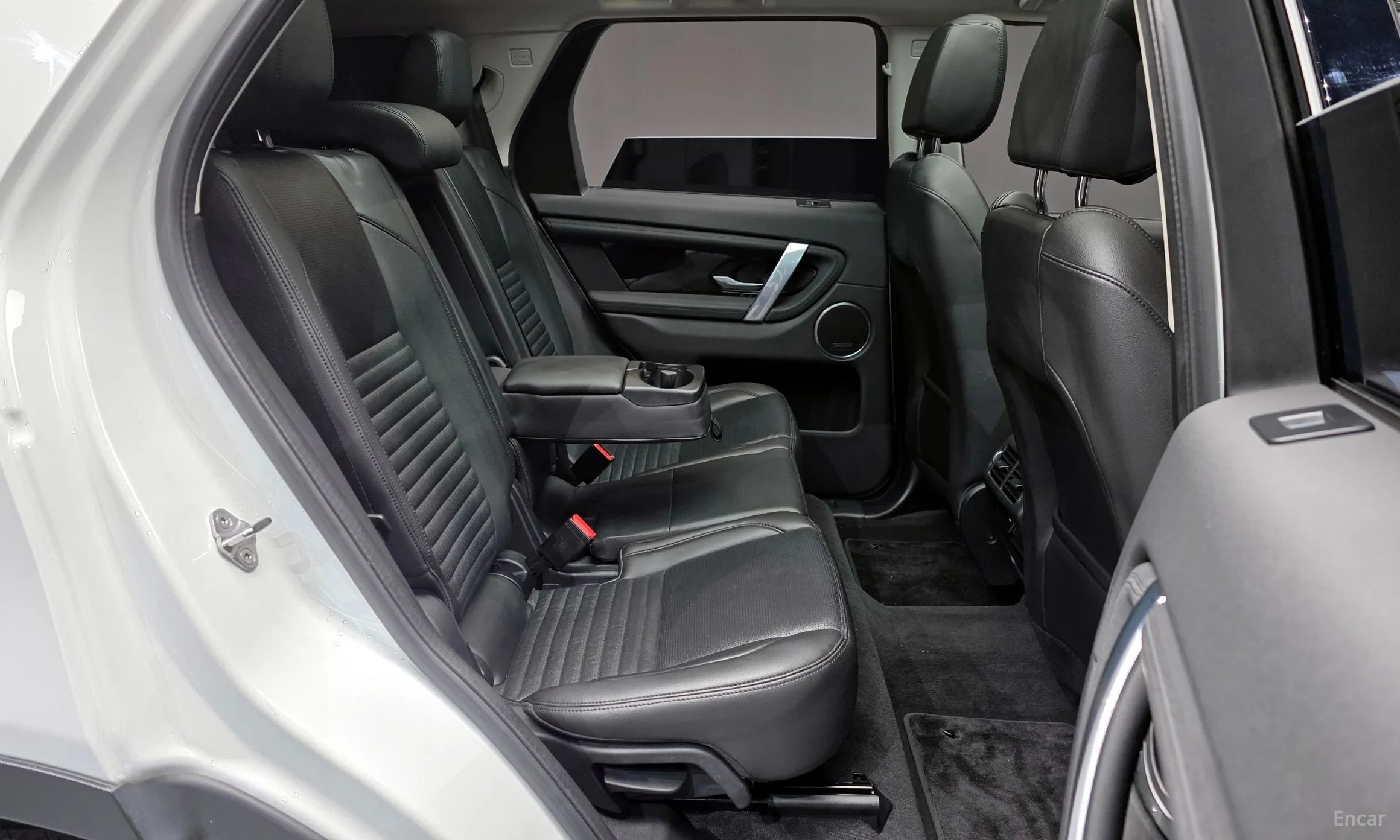 Land Rover Discovery Sports превью 12