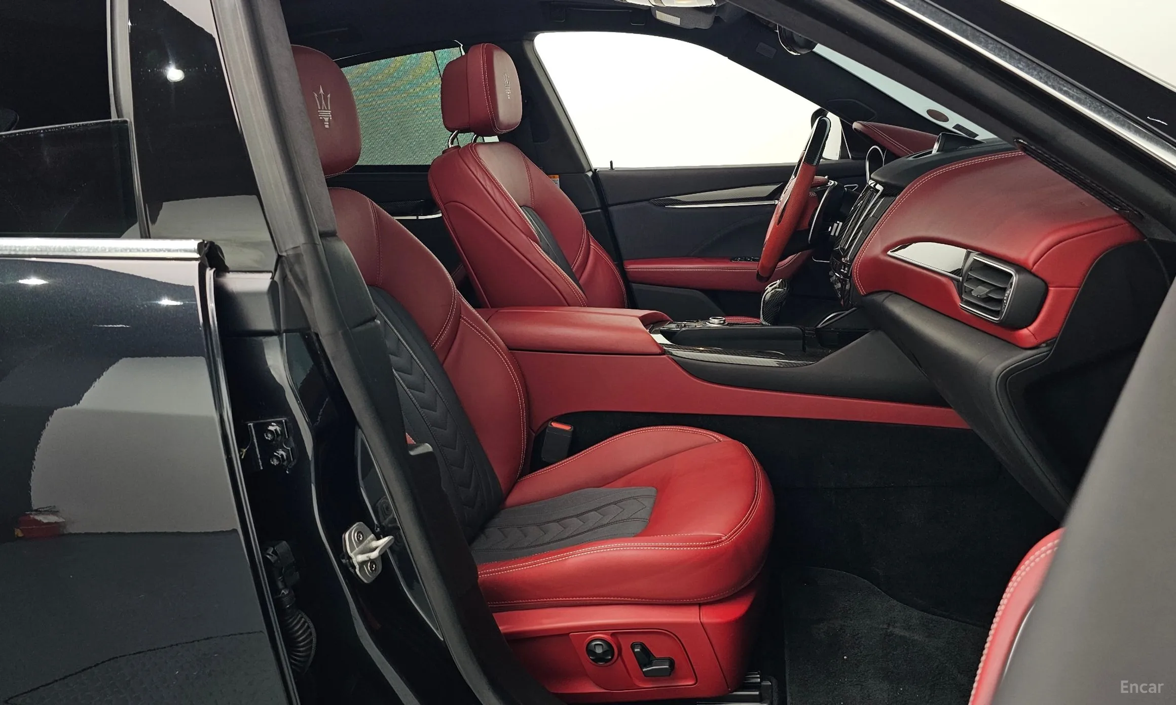 Maserati Levante превью 10