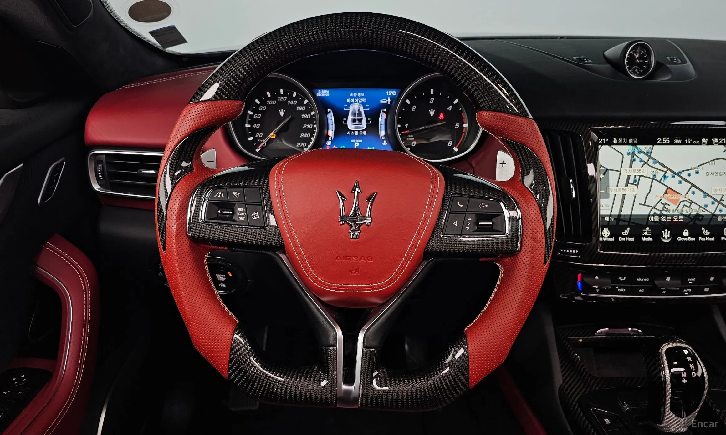 Maserati Levante превью 13