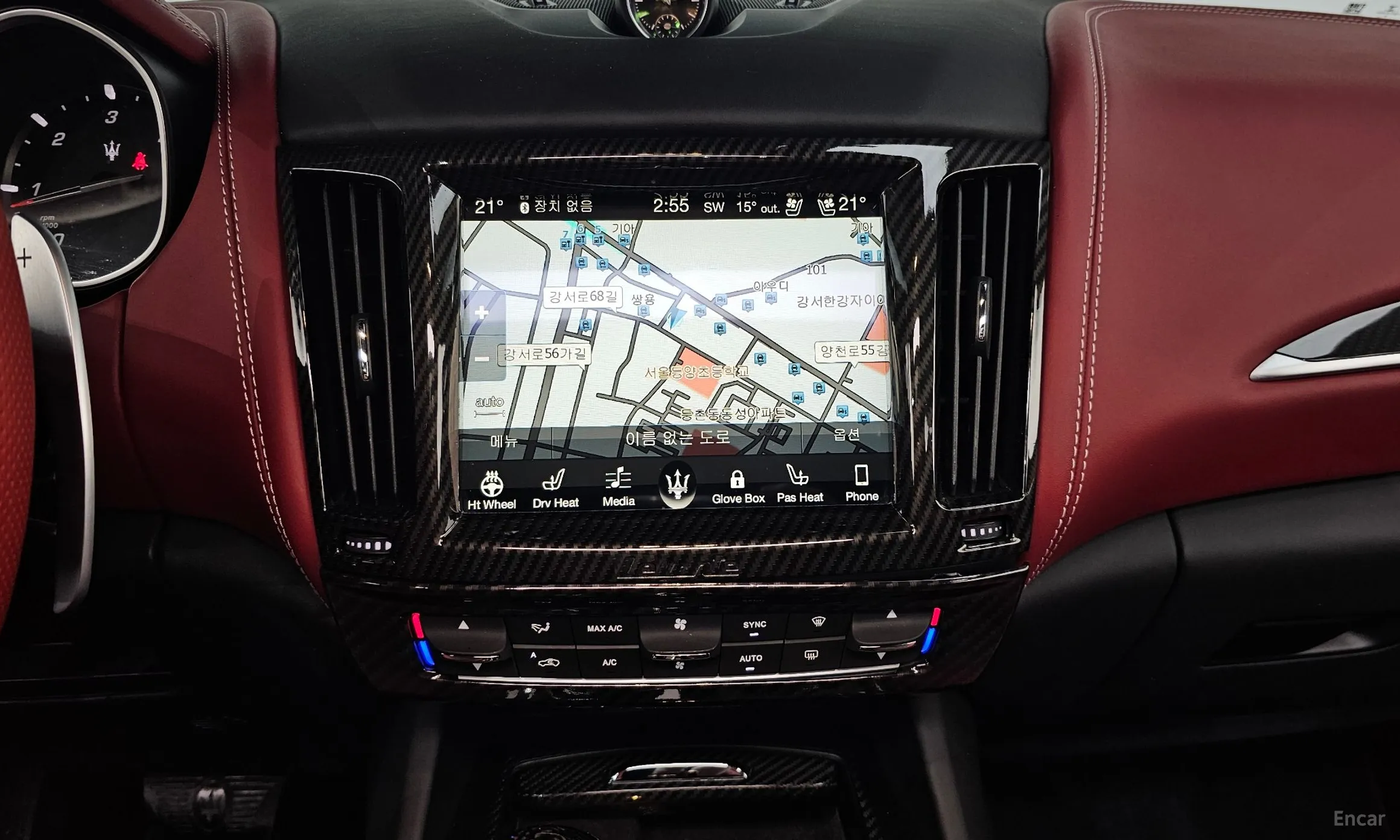 Maserati Levante превью 14