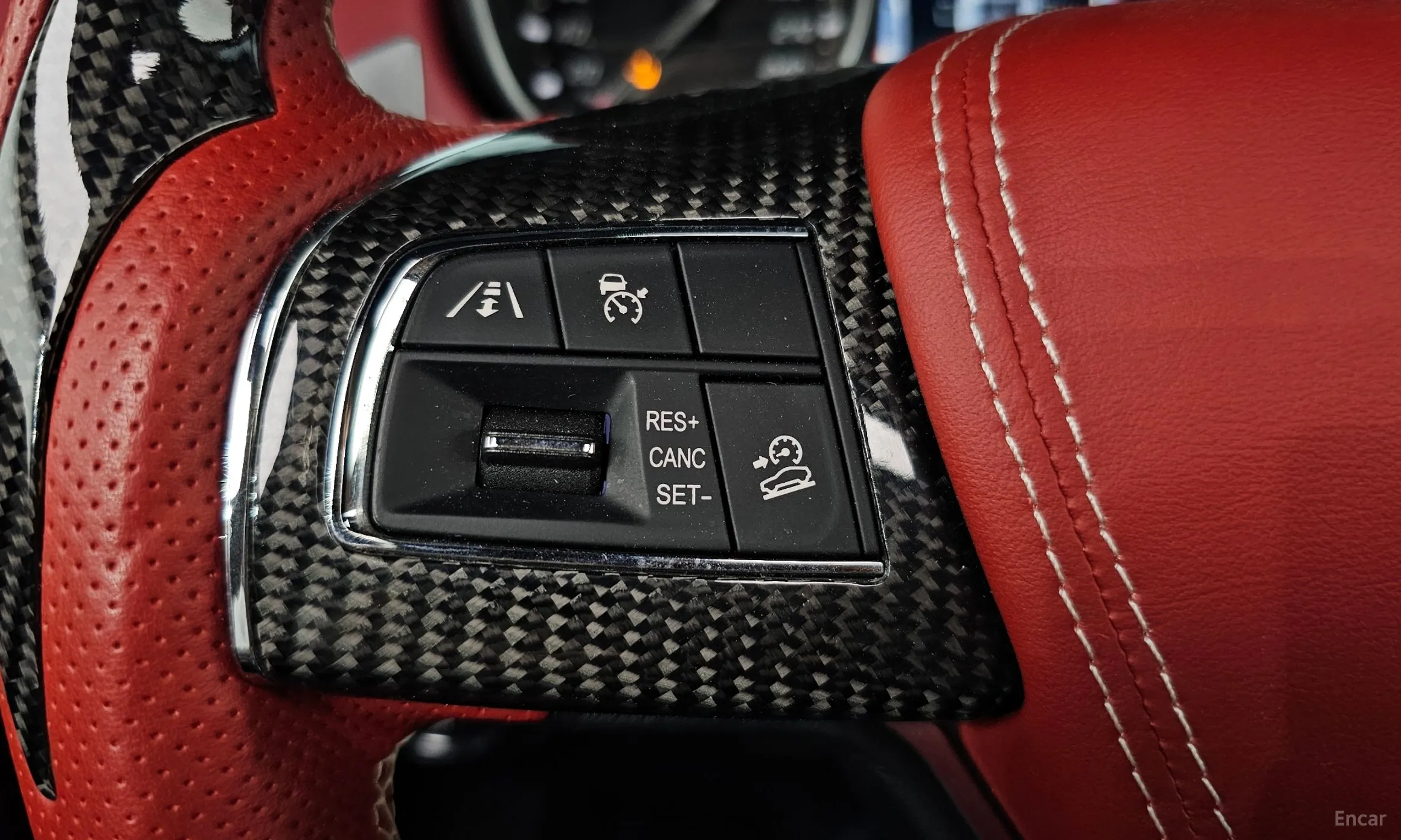 Maserati Levante превью 19
