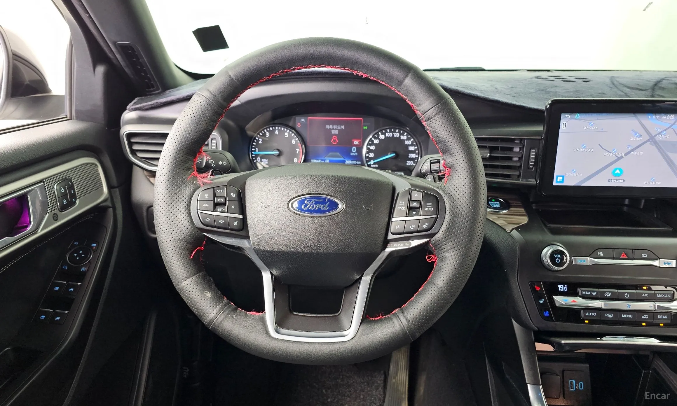 Ford Explorer 6th Generation превью 13