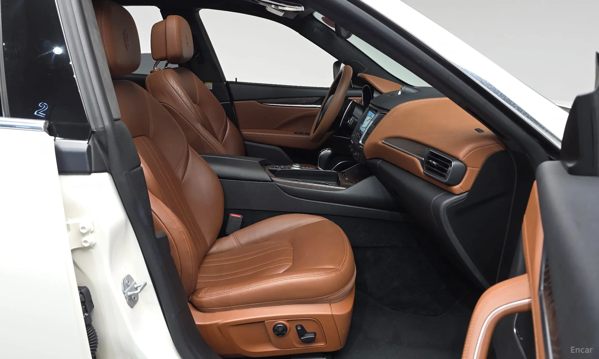 Maserati Levante превью 10