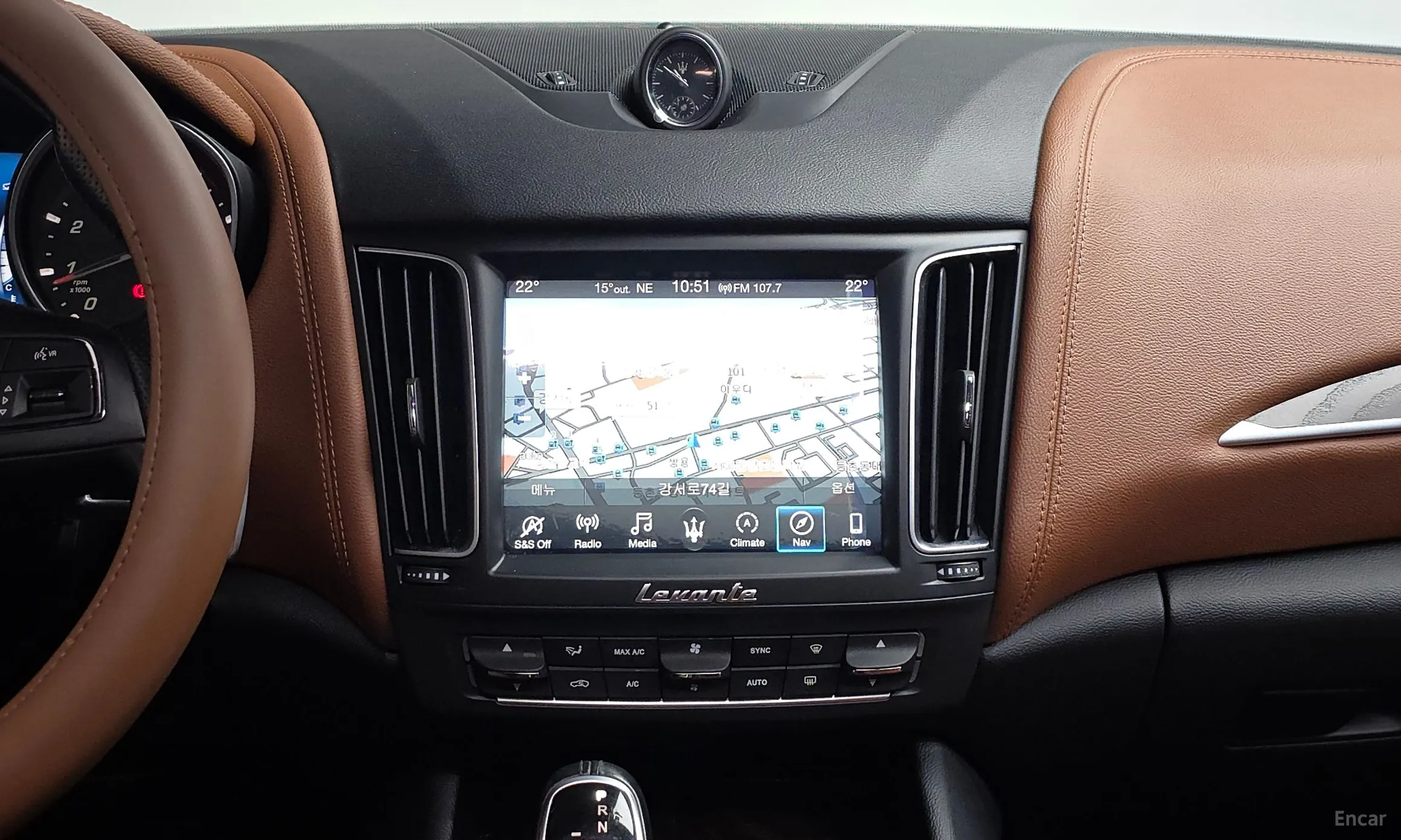 Maserati Levante превью 14