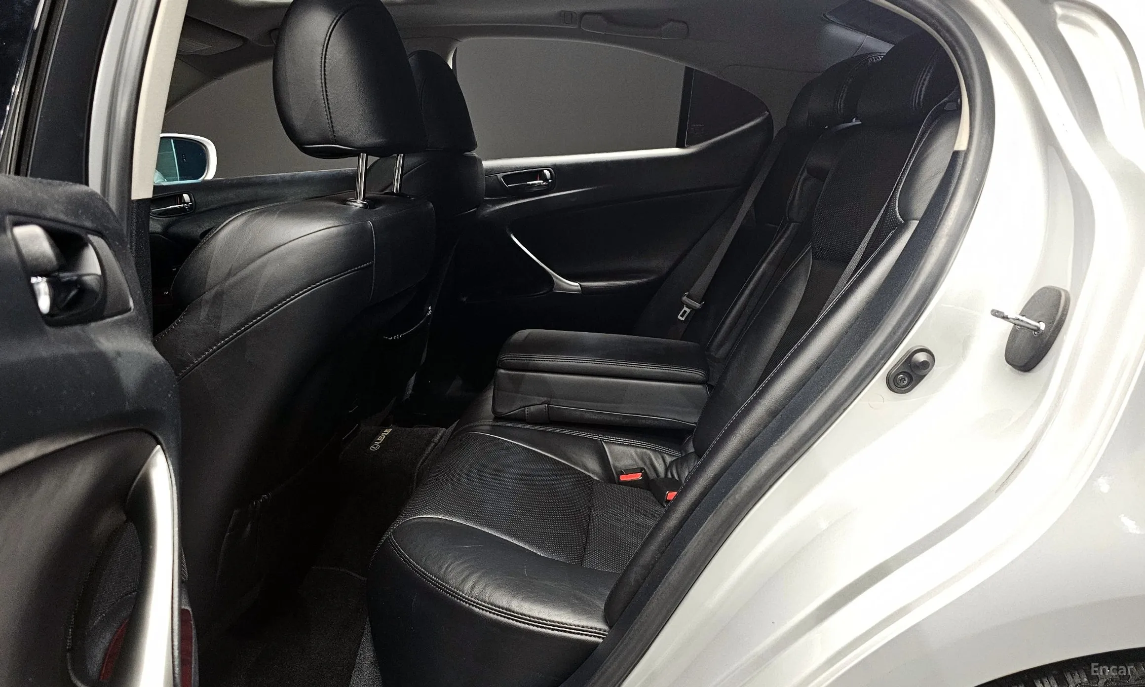 Lexus IS250 превью 12