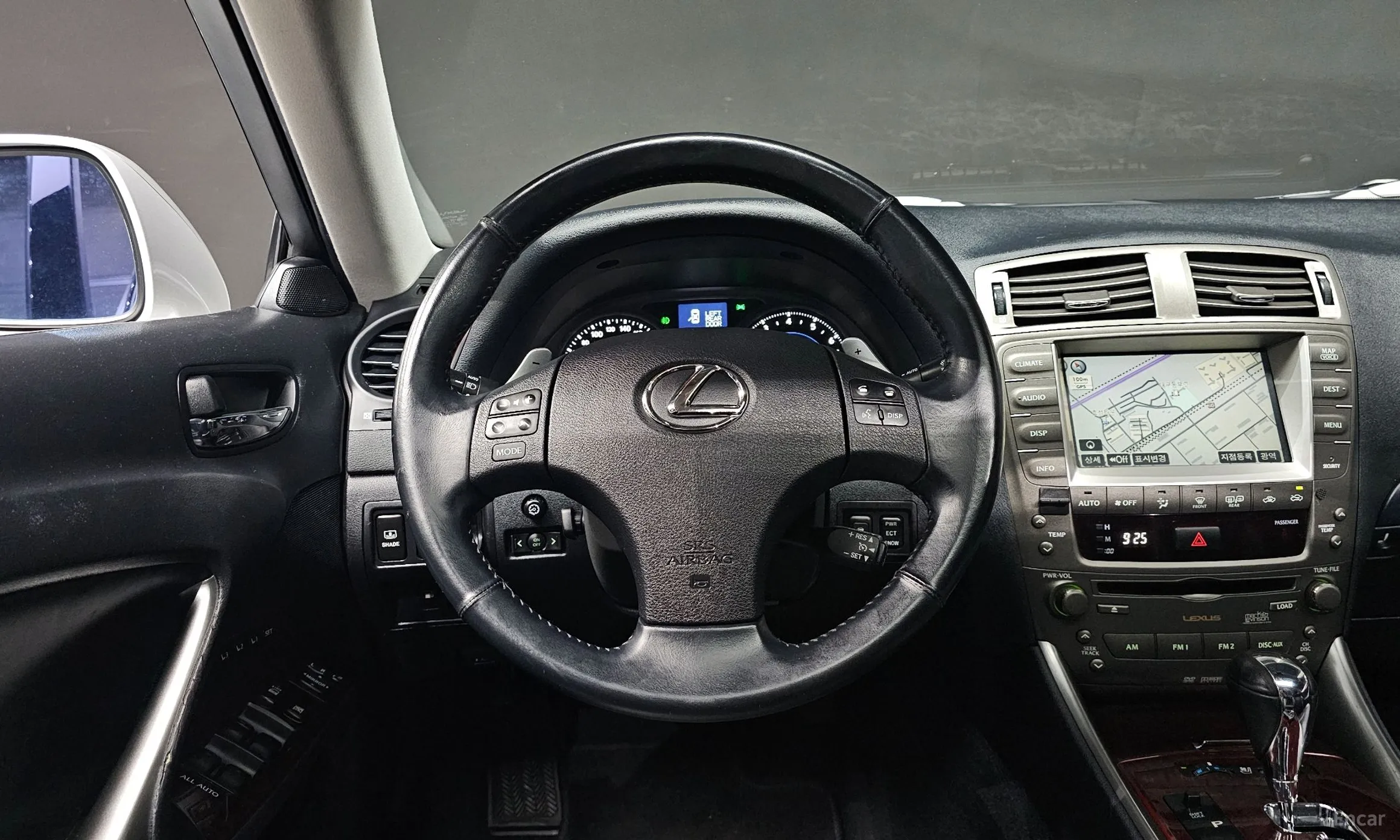 Lexus IS250 превью 13