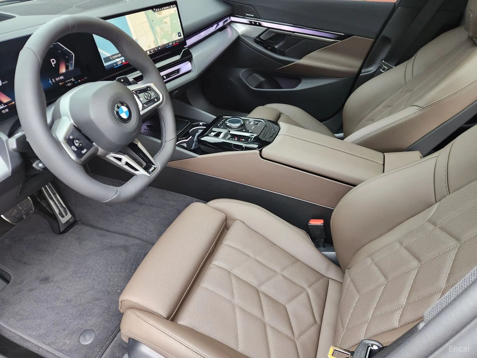 BMW 5 Series (G60) превью 8