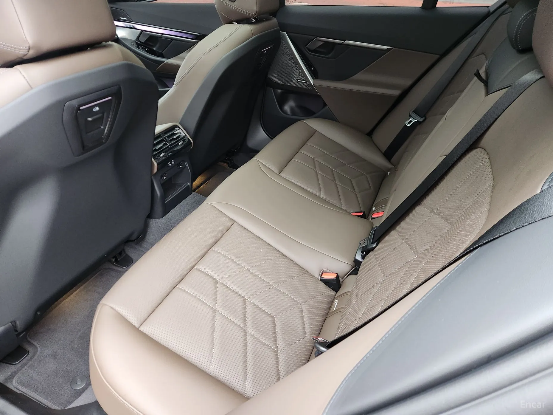 BMW 5 Series (G60) превью 9