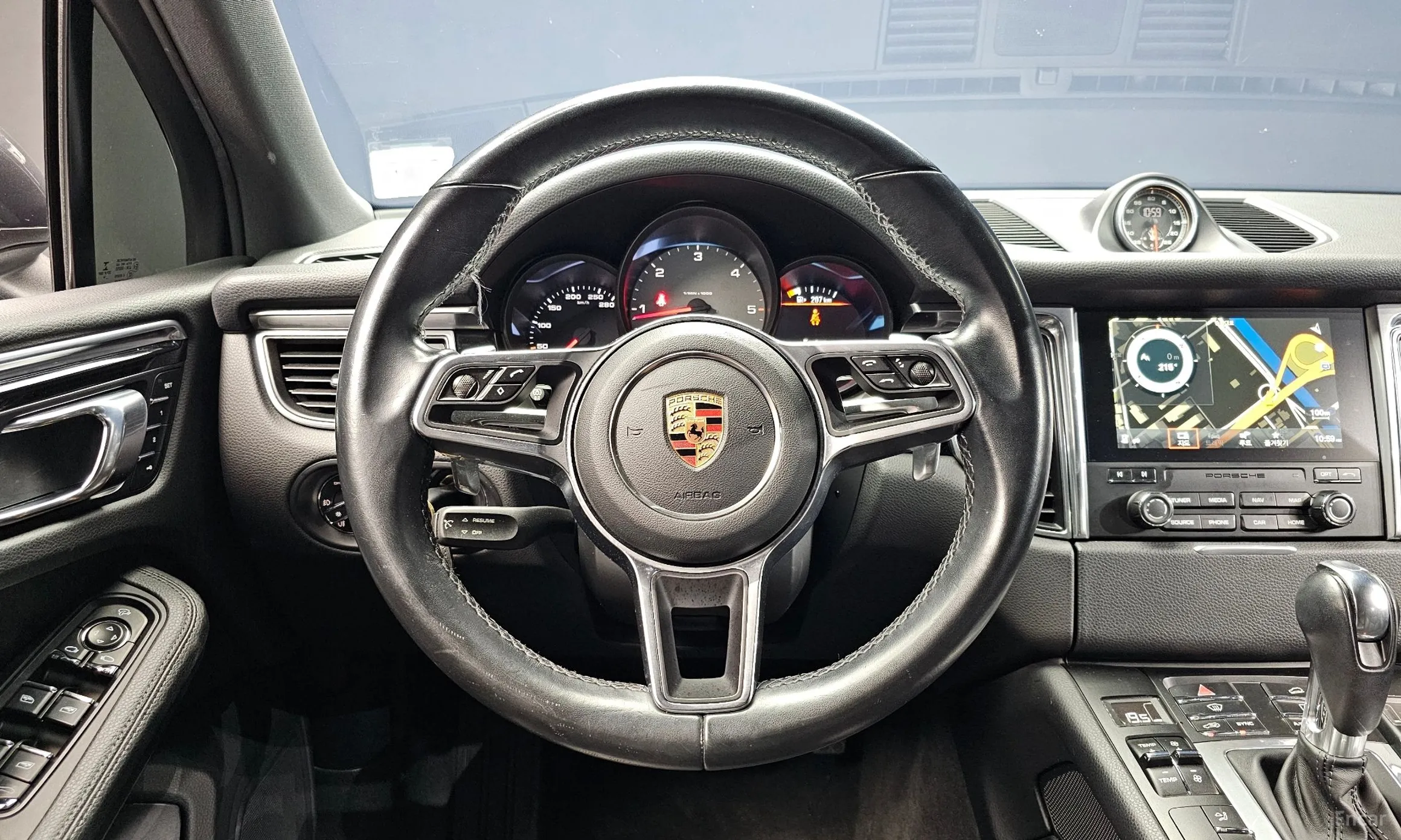 Porsche Macan превью 13
