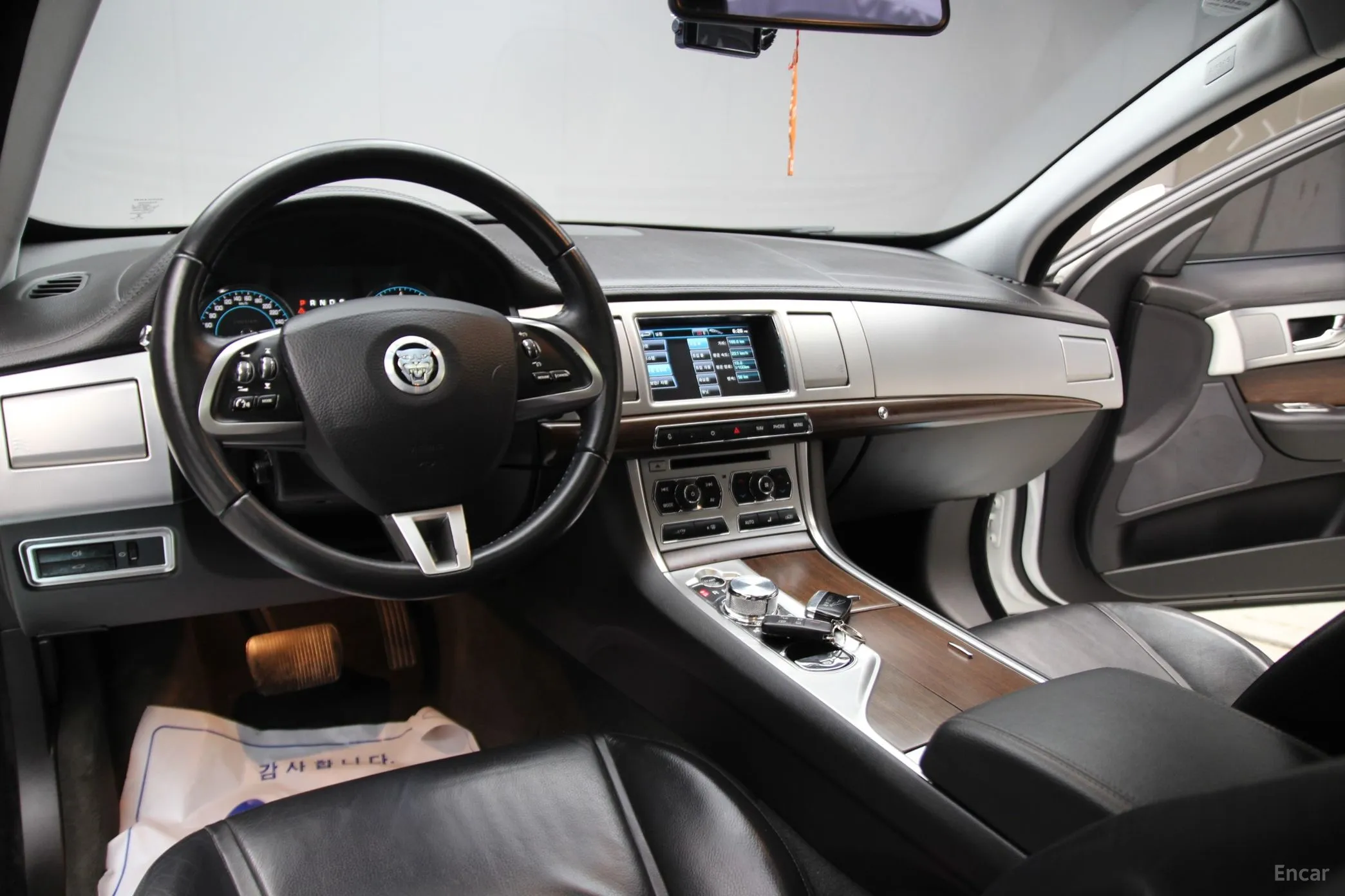 Jaguar New XF превью 10