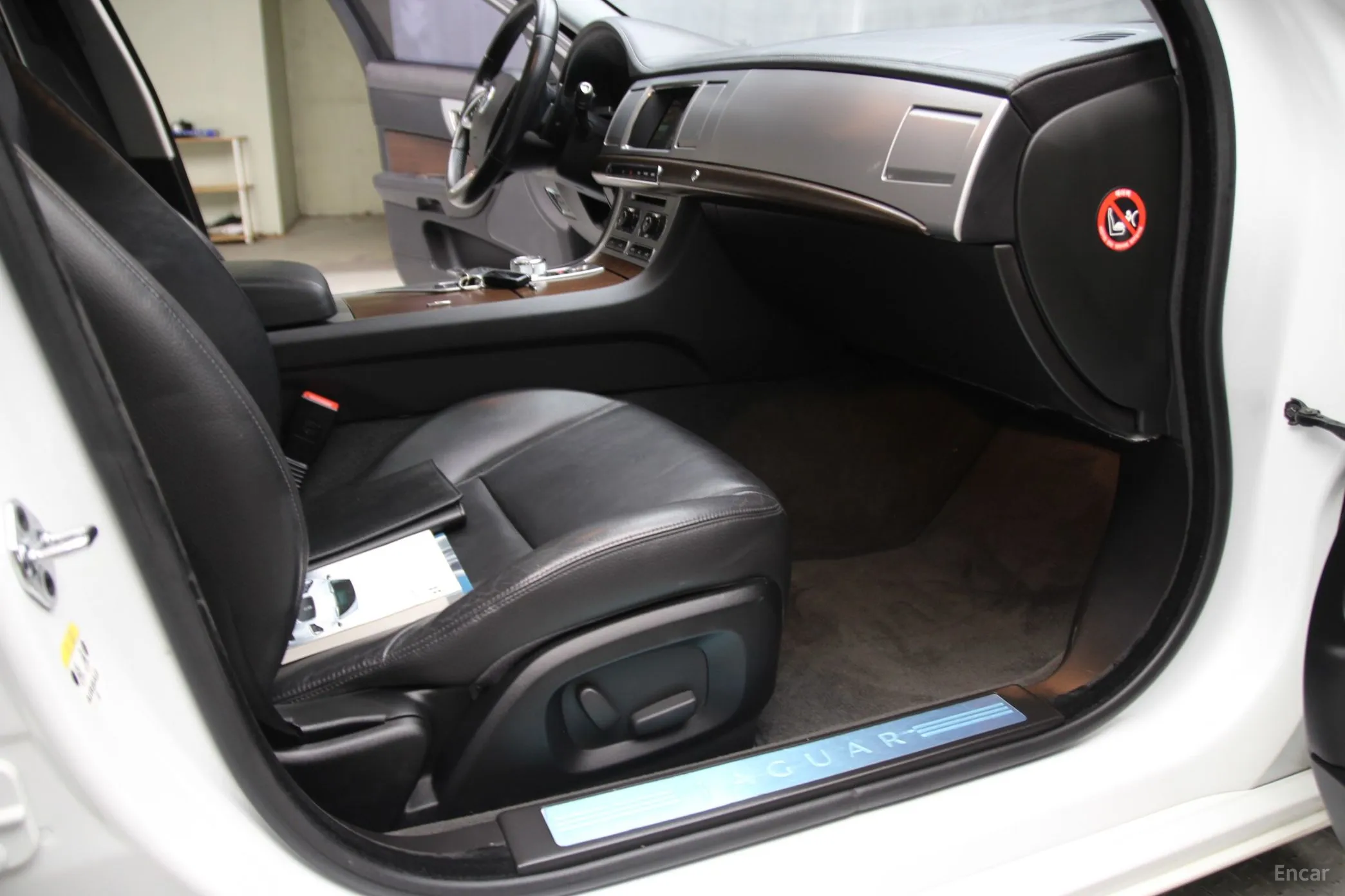 Jaguar New XF превью 14