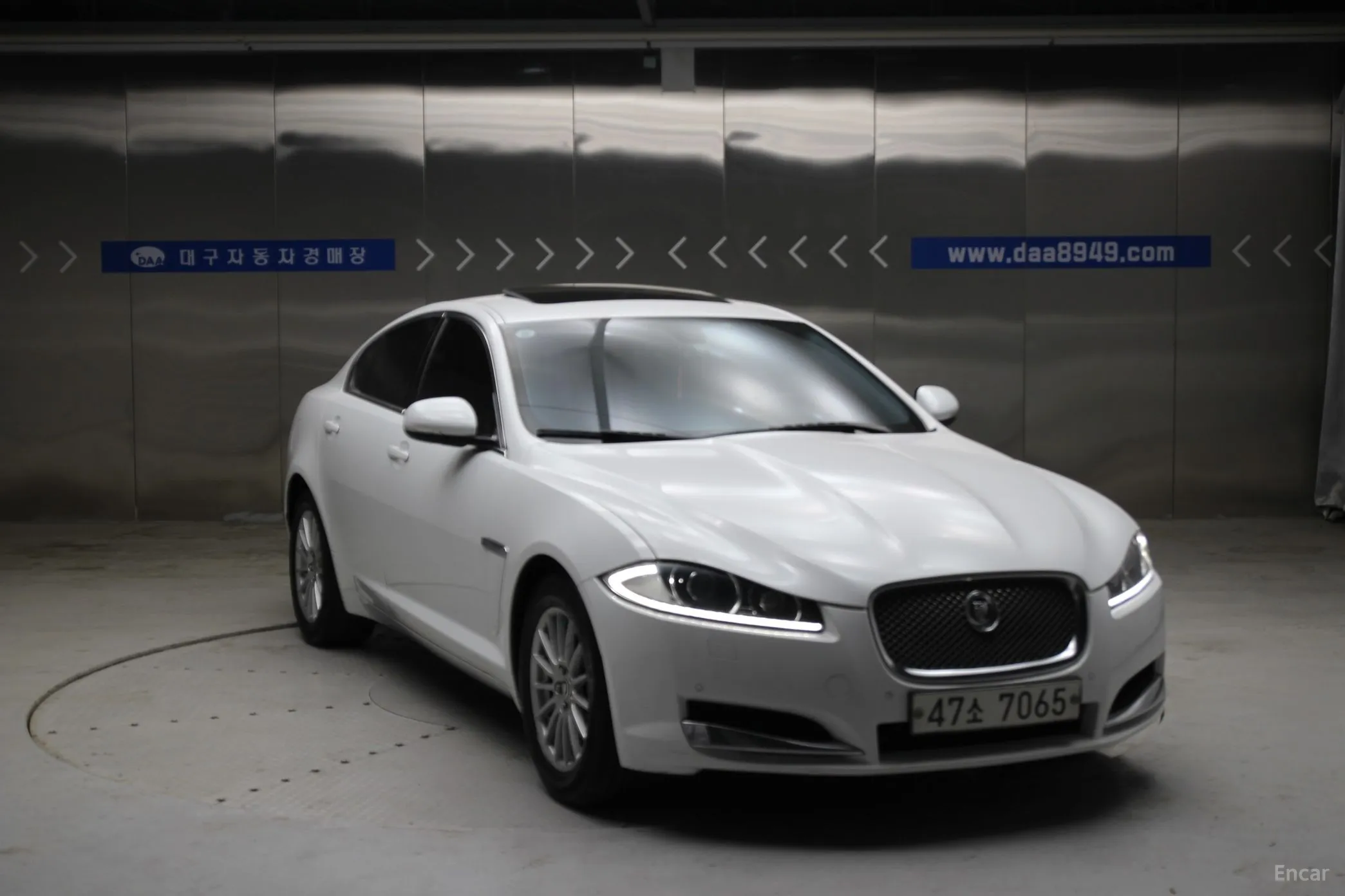 Jaguar New XF превью 3