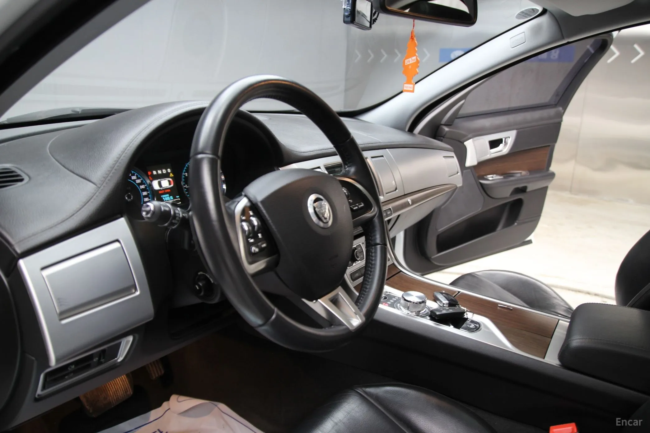 Jaguar New XF превью 8