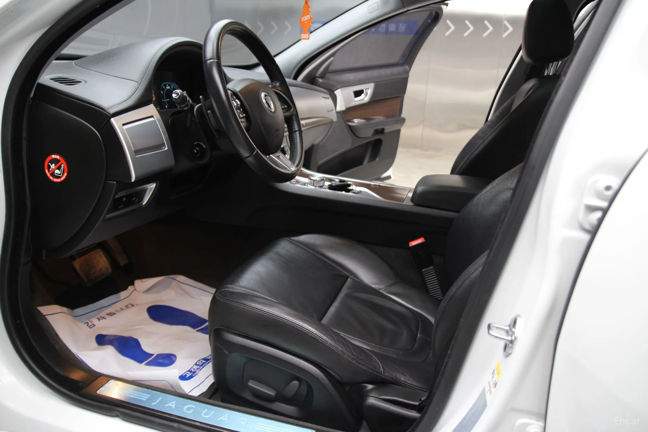 Jaguar New XF превью 9