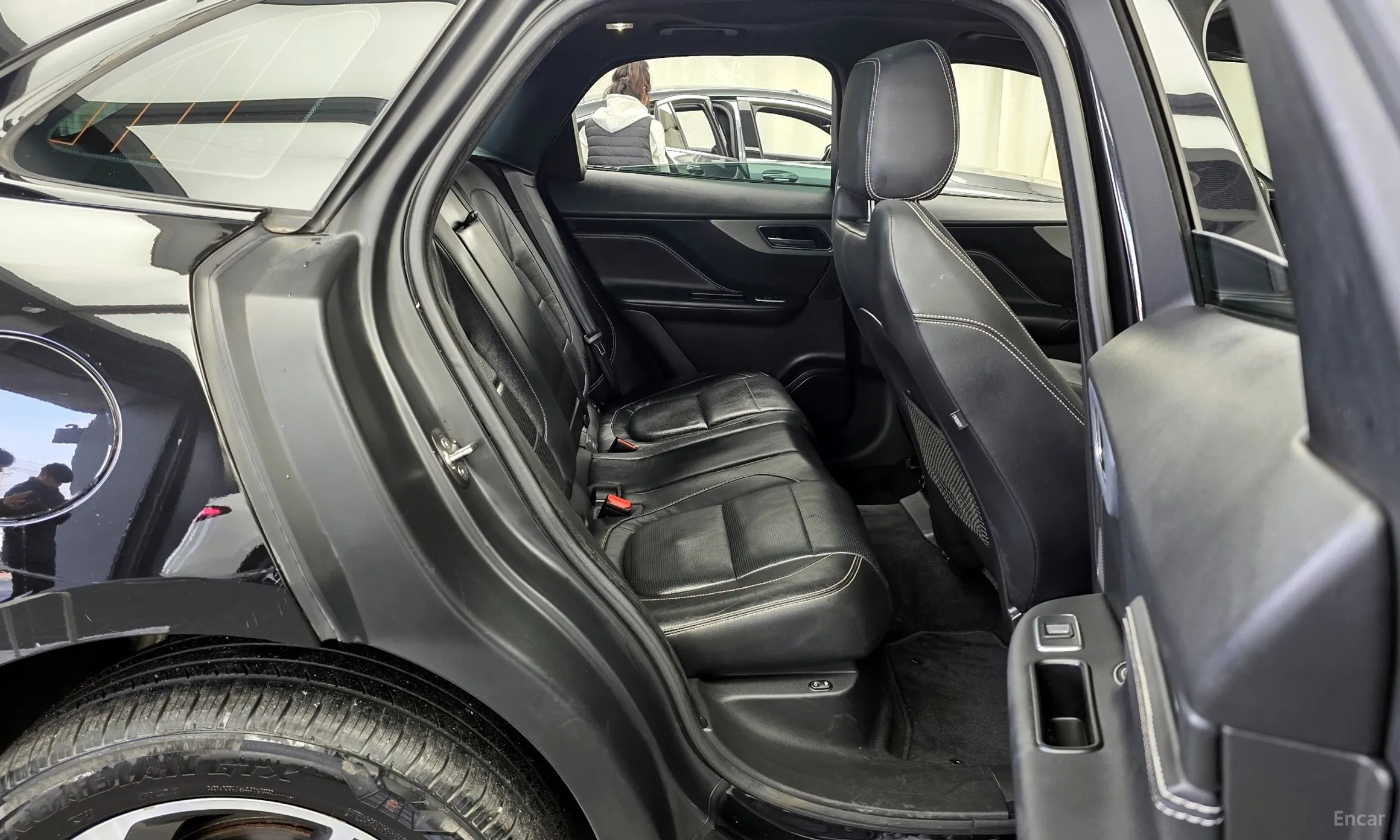 Jaguar F-PACE превью 12