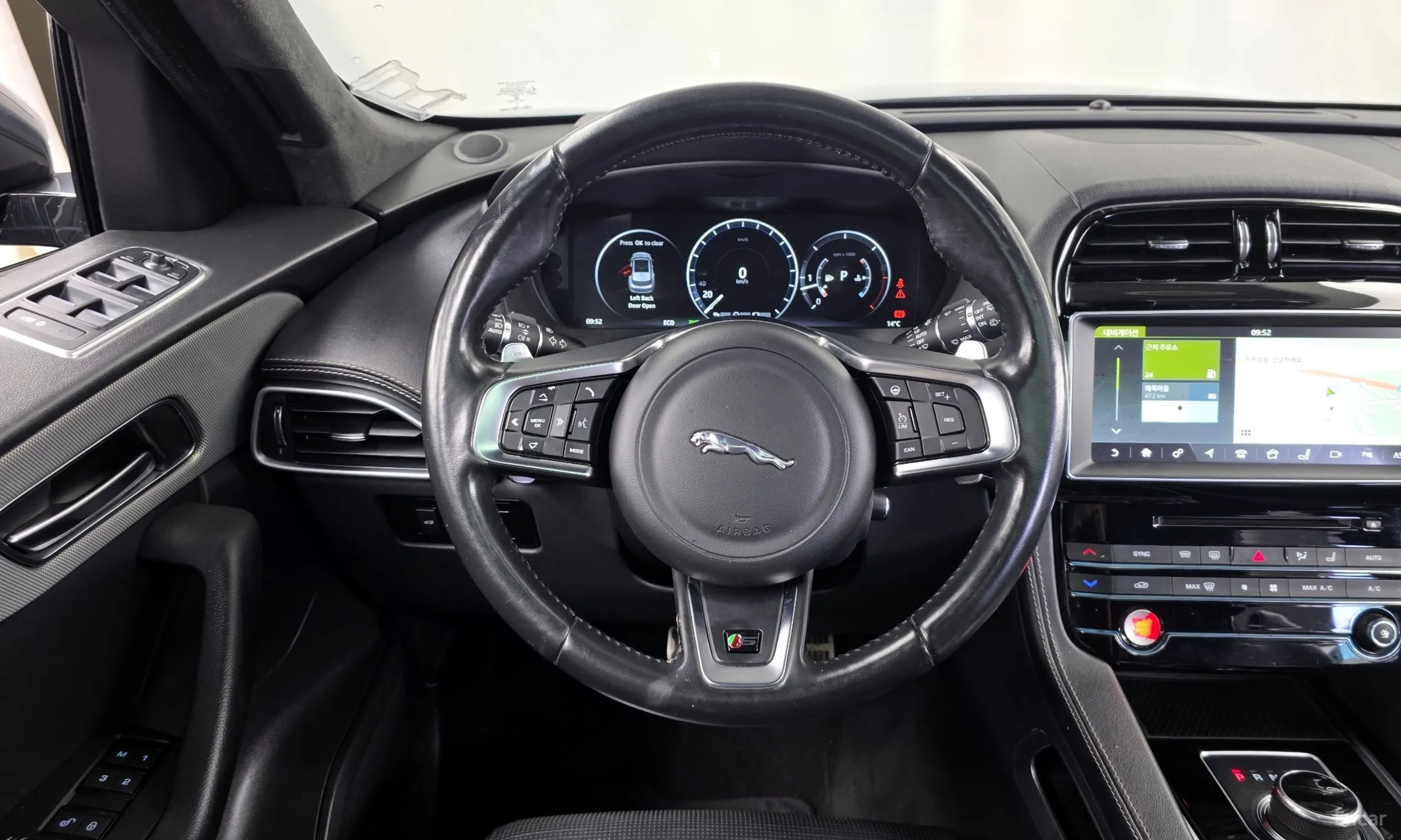 Jaguar F-PACE превью 13