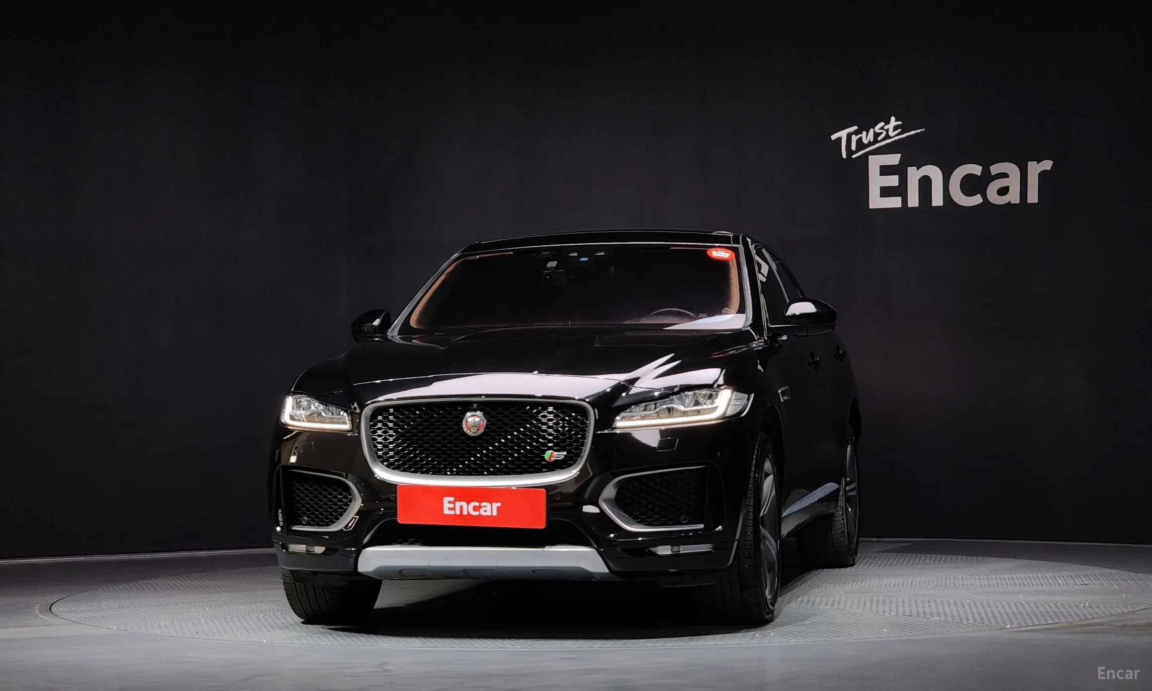 Jaguar F-PACE превью 3