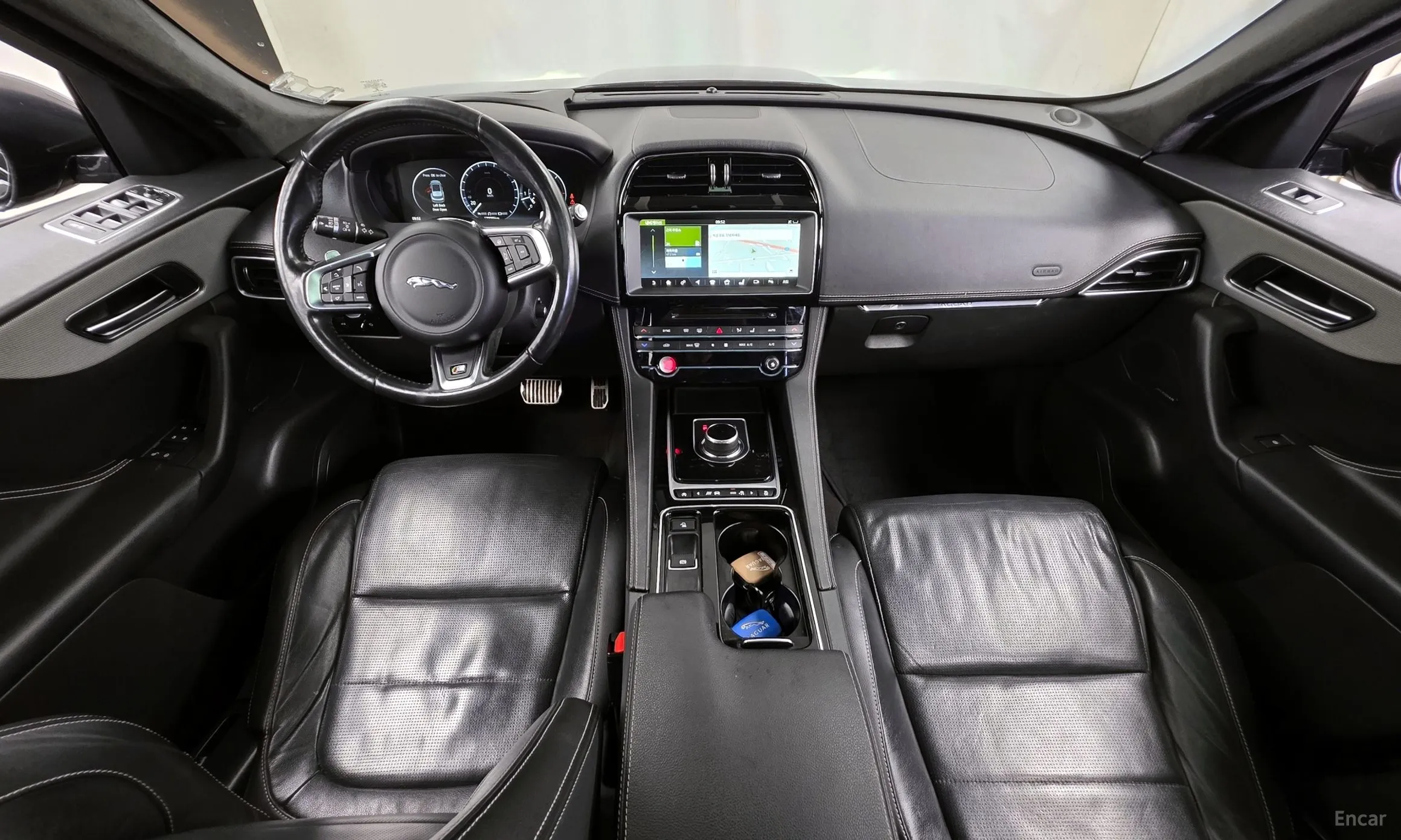 Jaguar F-PACE превью 7