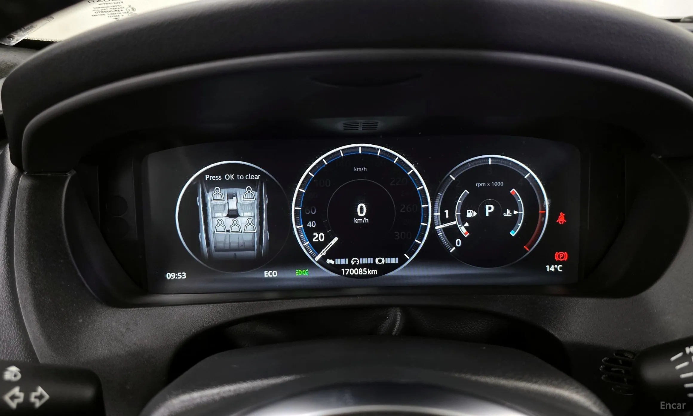 Jaguar F-PACE превью 8