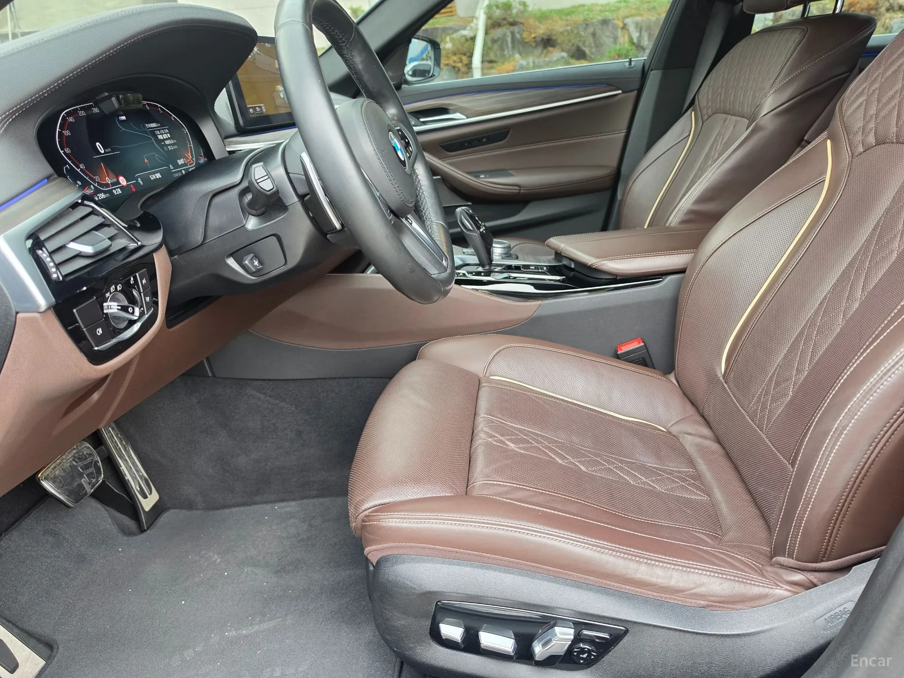 BMW 5 Series (G30) превью 12