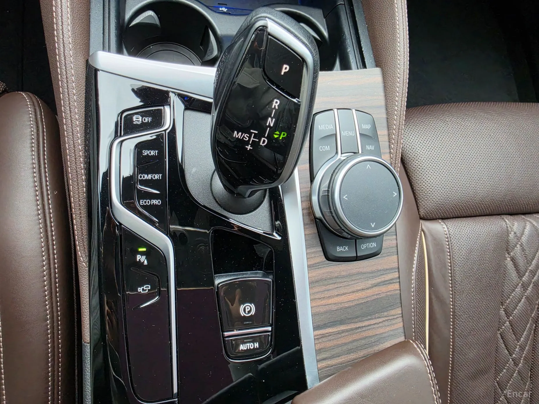 BMW 5 Series (G30) превью 16