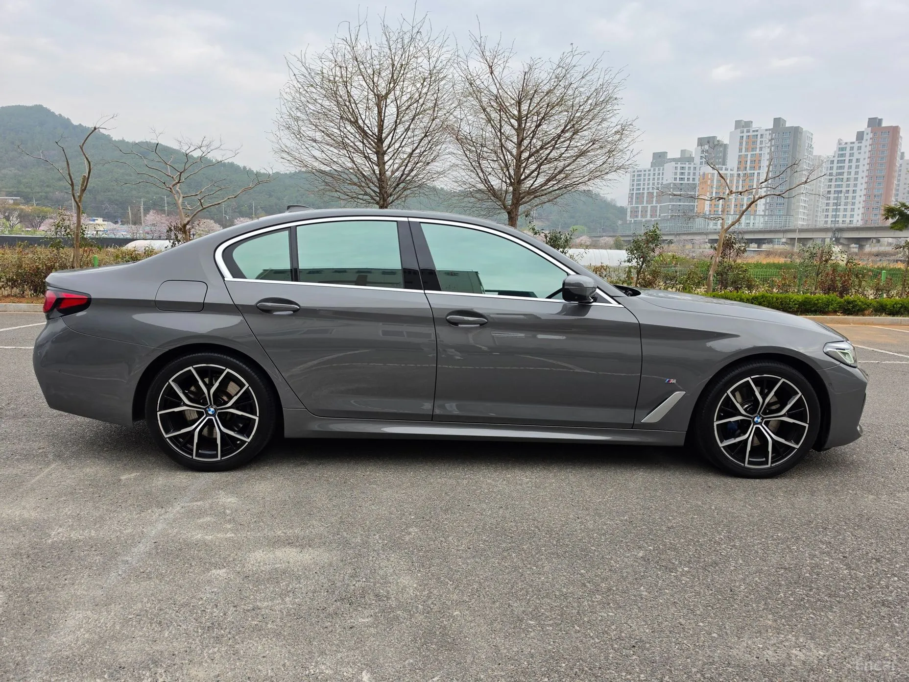 BMW 5 Series (G30) превью 5
