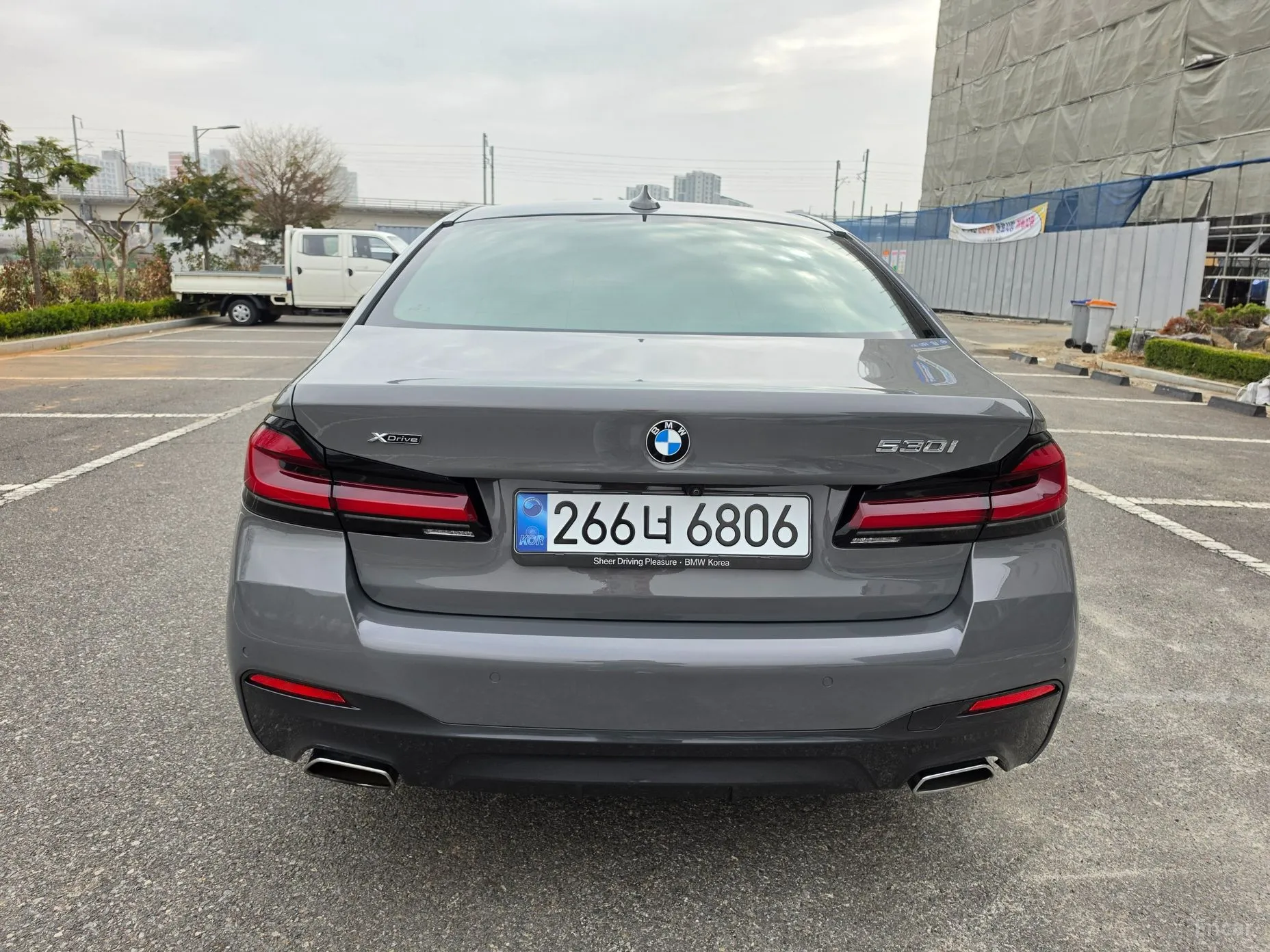 BMW 5 Series (G30) превью 8