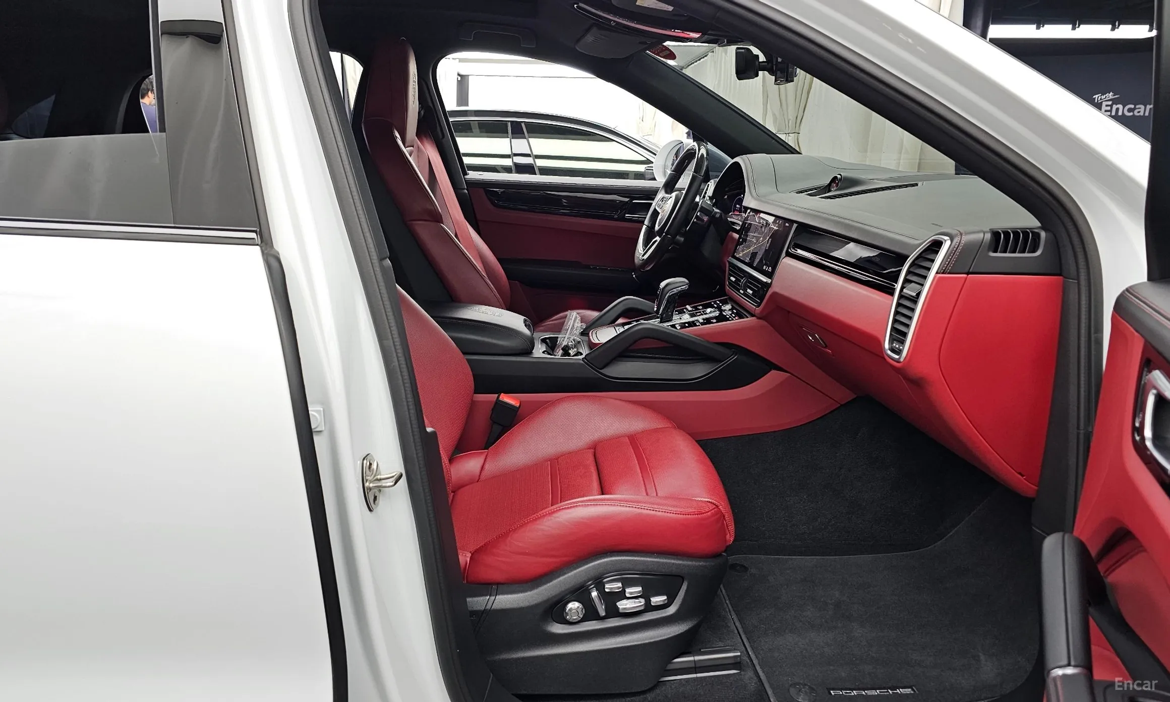 Porsche Cayenne (PO536) превью 11