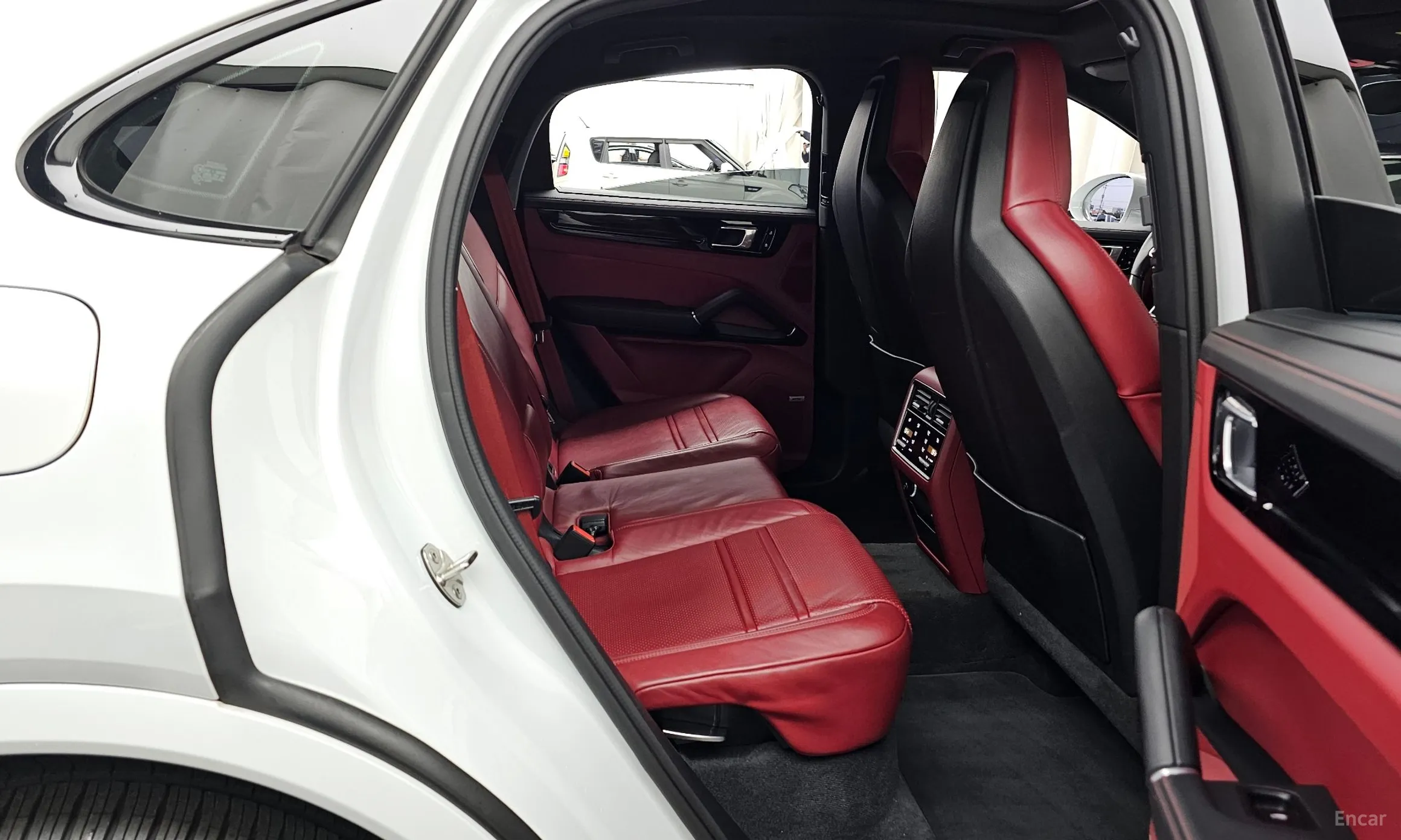 Porsche Cayenne (PO536) превью 12