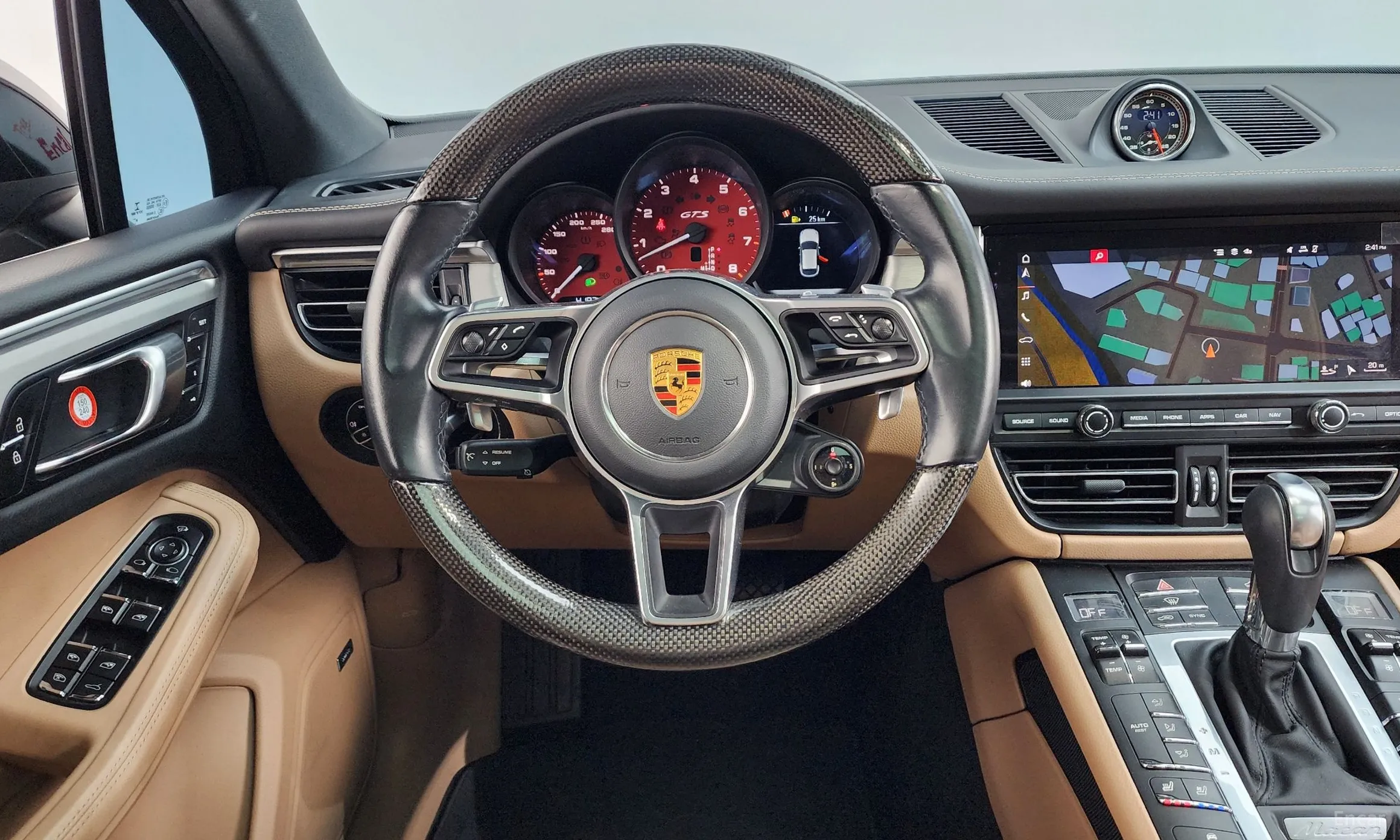 Porsche Macan превью 13