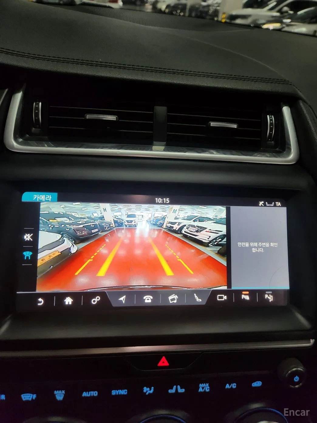 Jaguar E-PACE превью 11