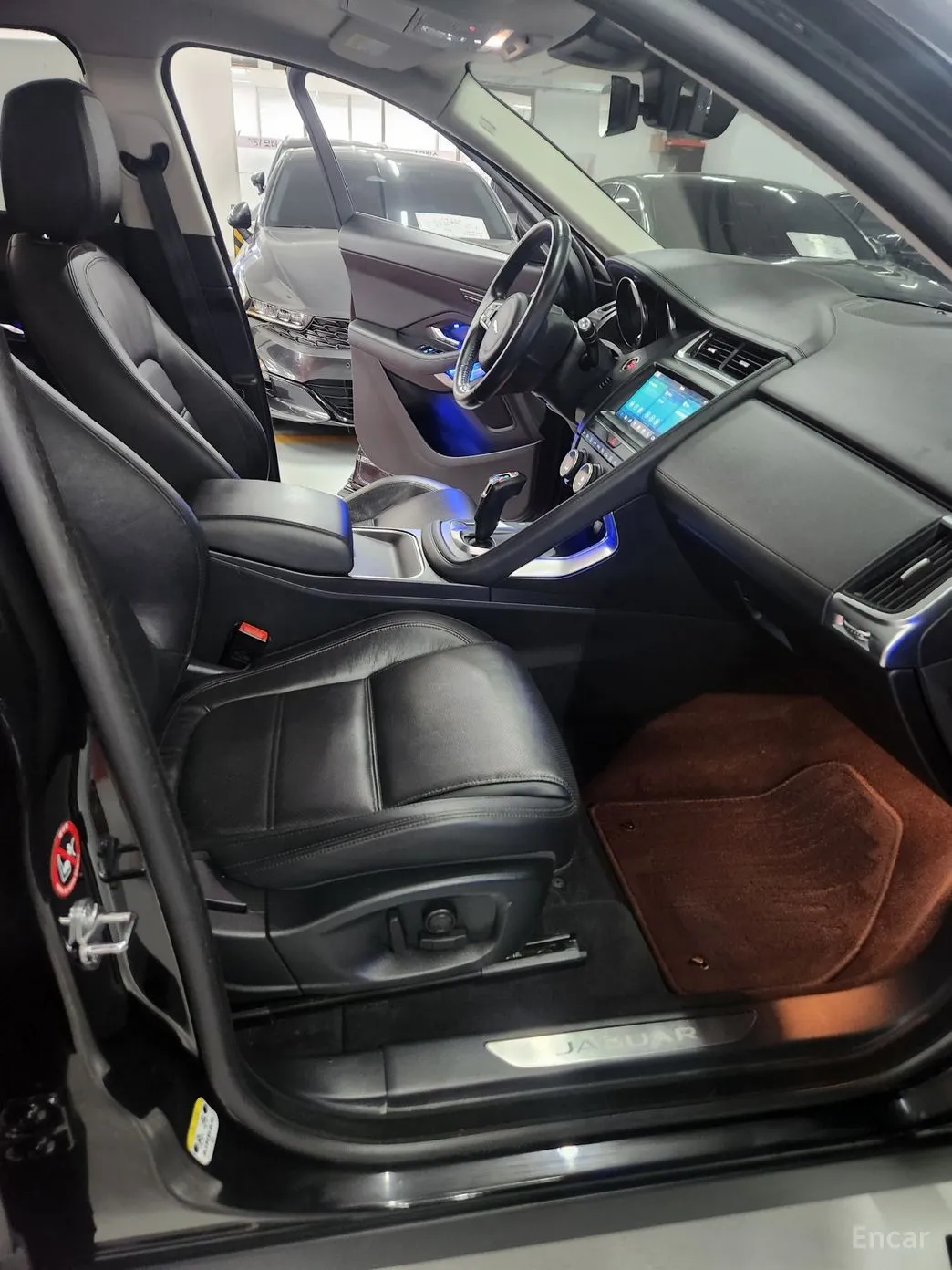 Jaguar E-PACE превью 13