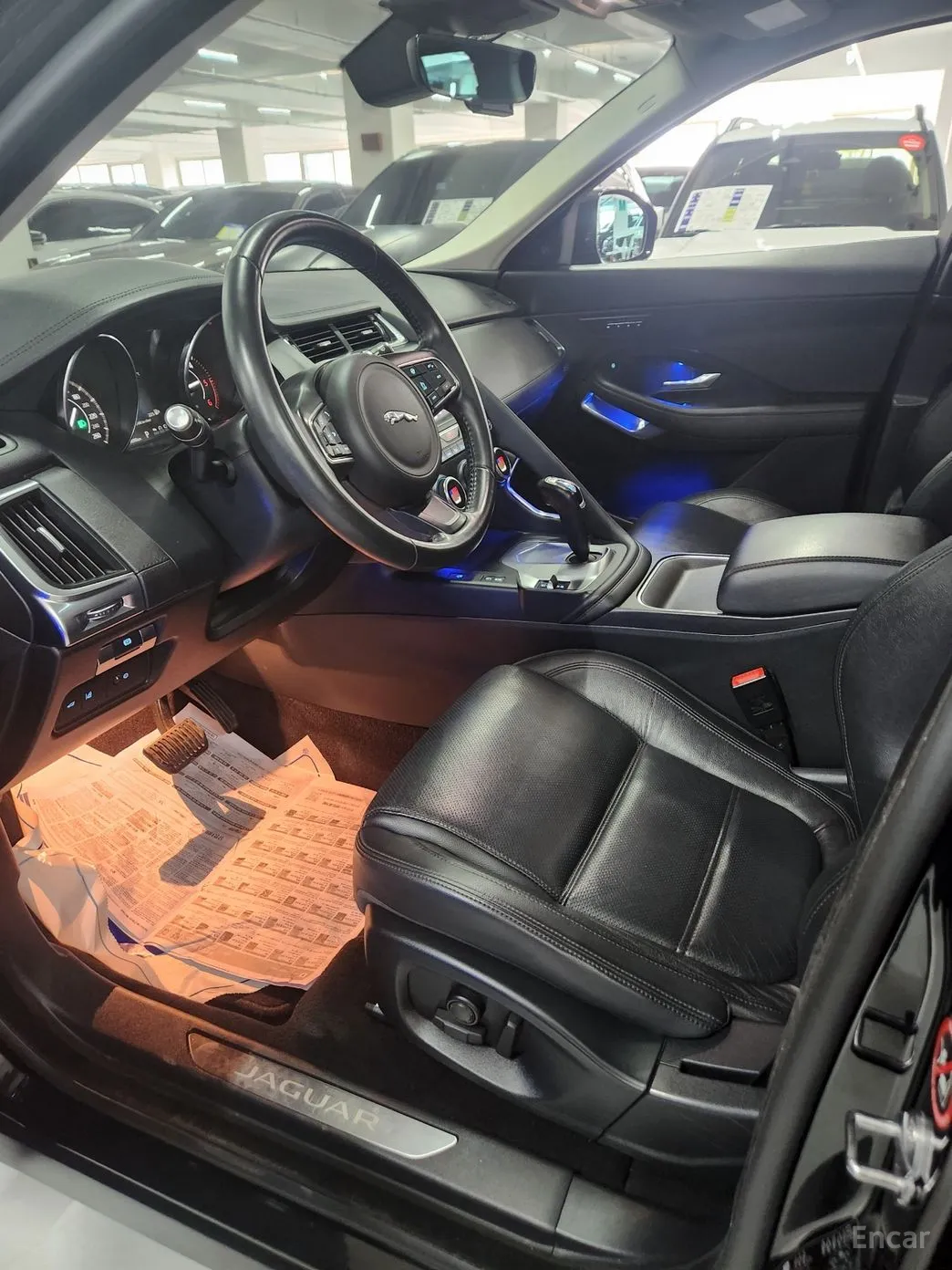 Jaguar E-PACE превью 15