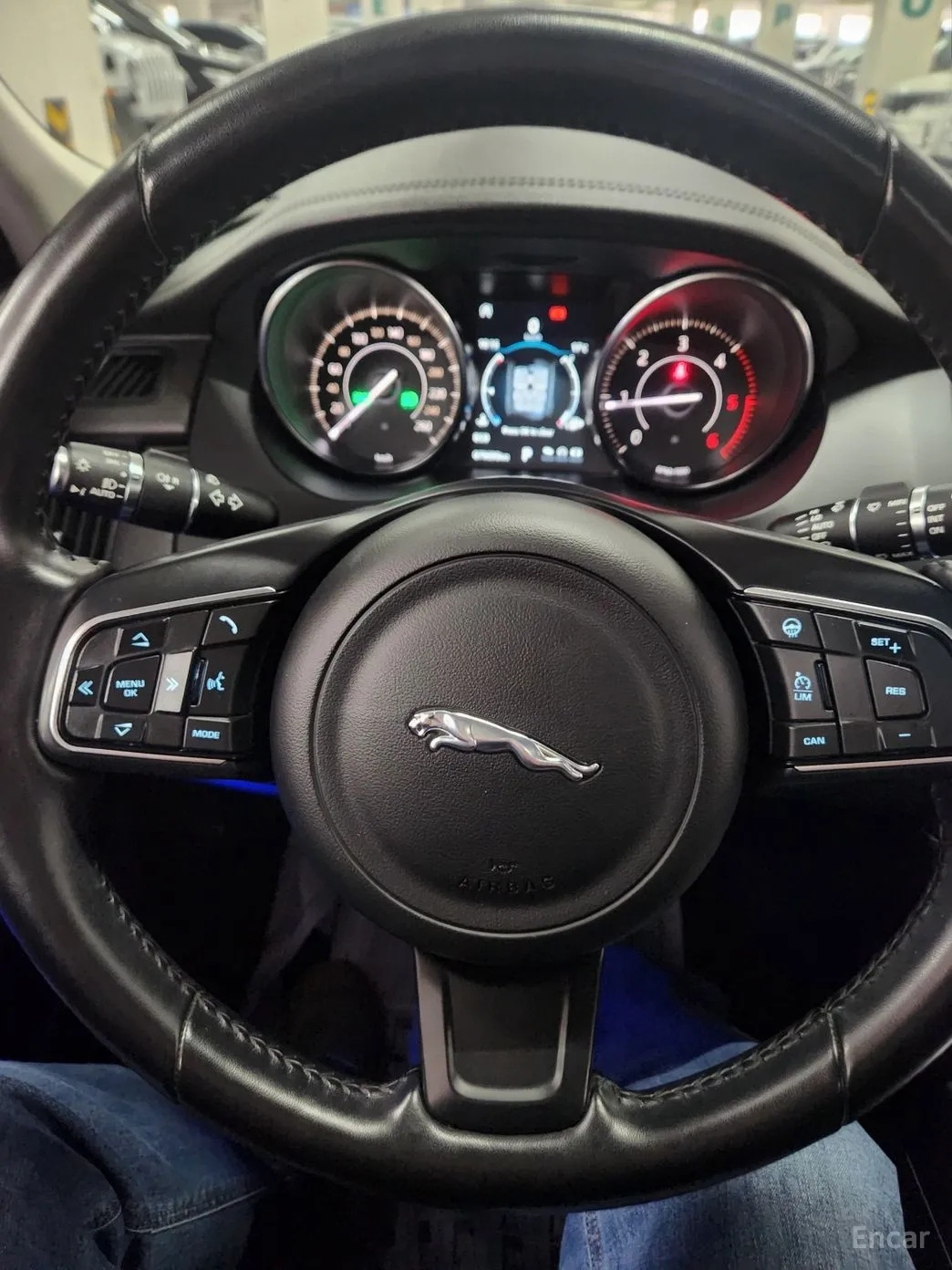 Jaguar E-PACE превью 7