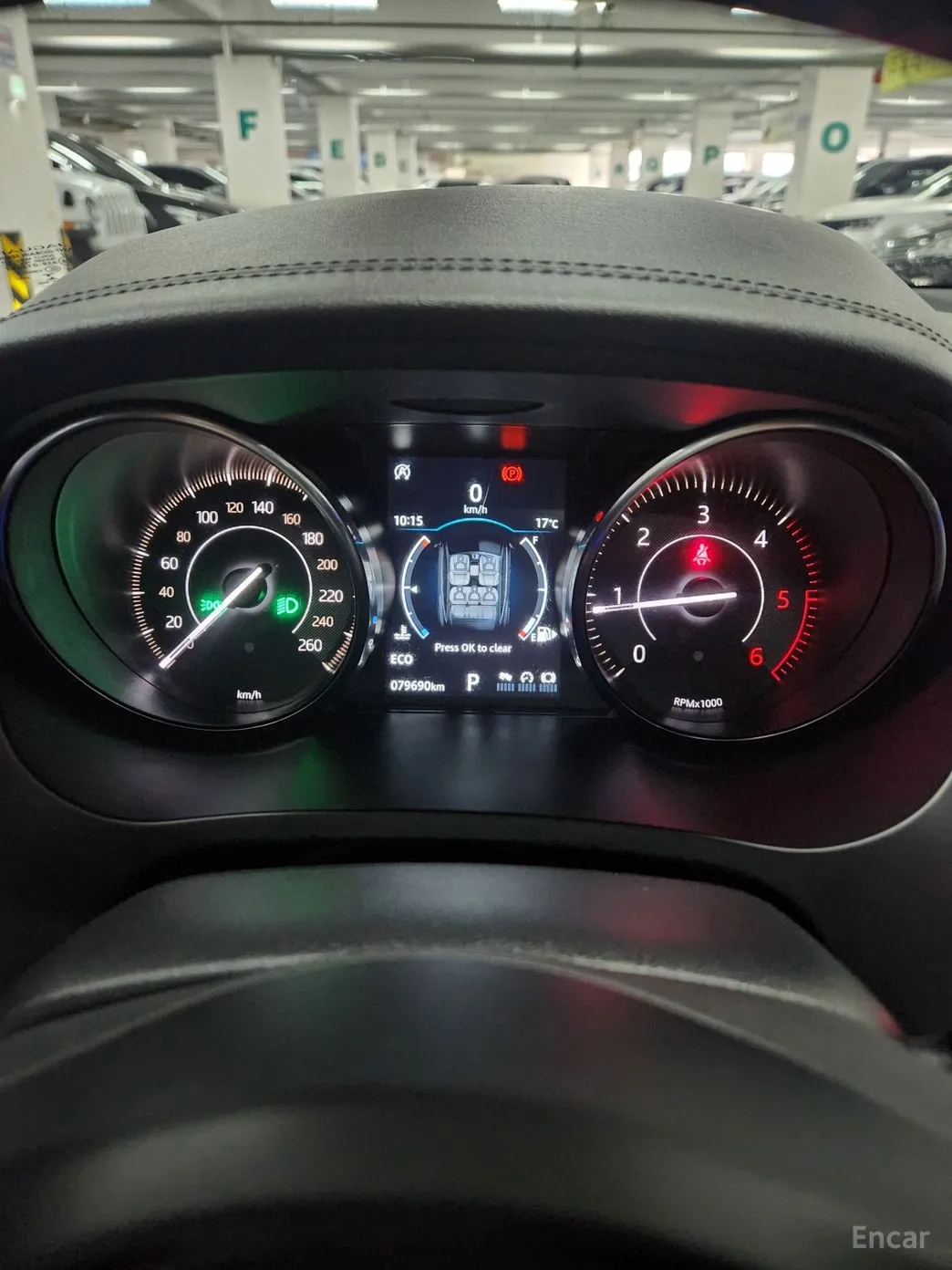 Jaguar E-PACE превью 8