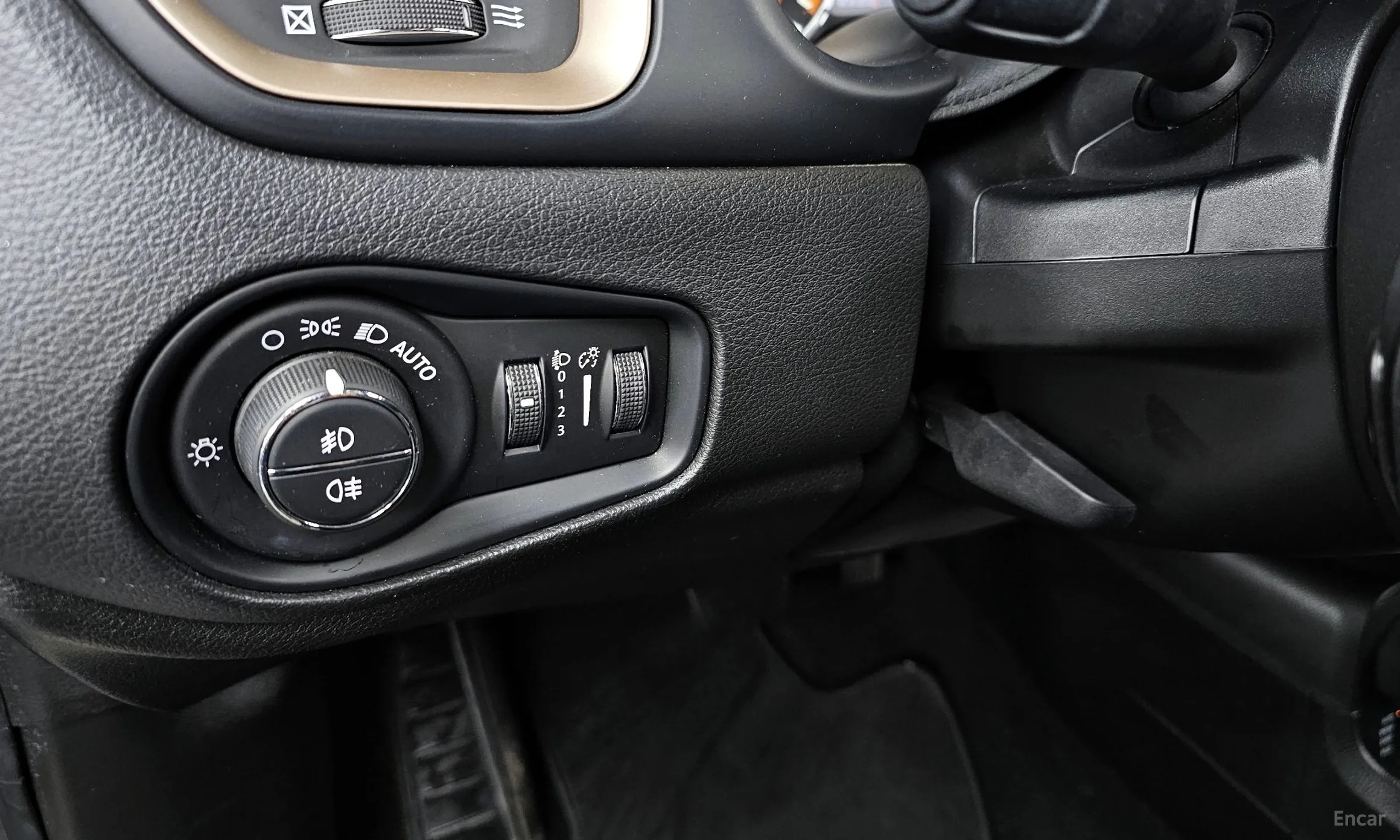 Jeep Renegade превью 14