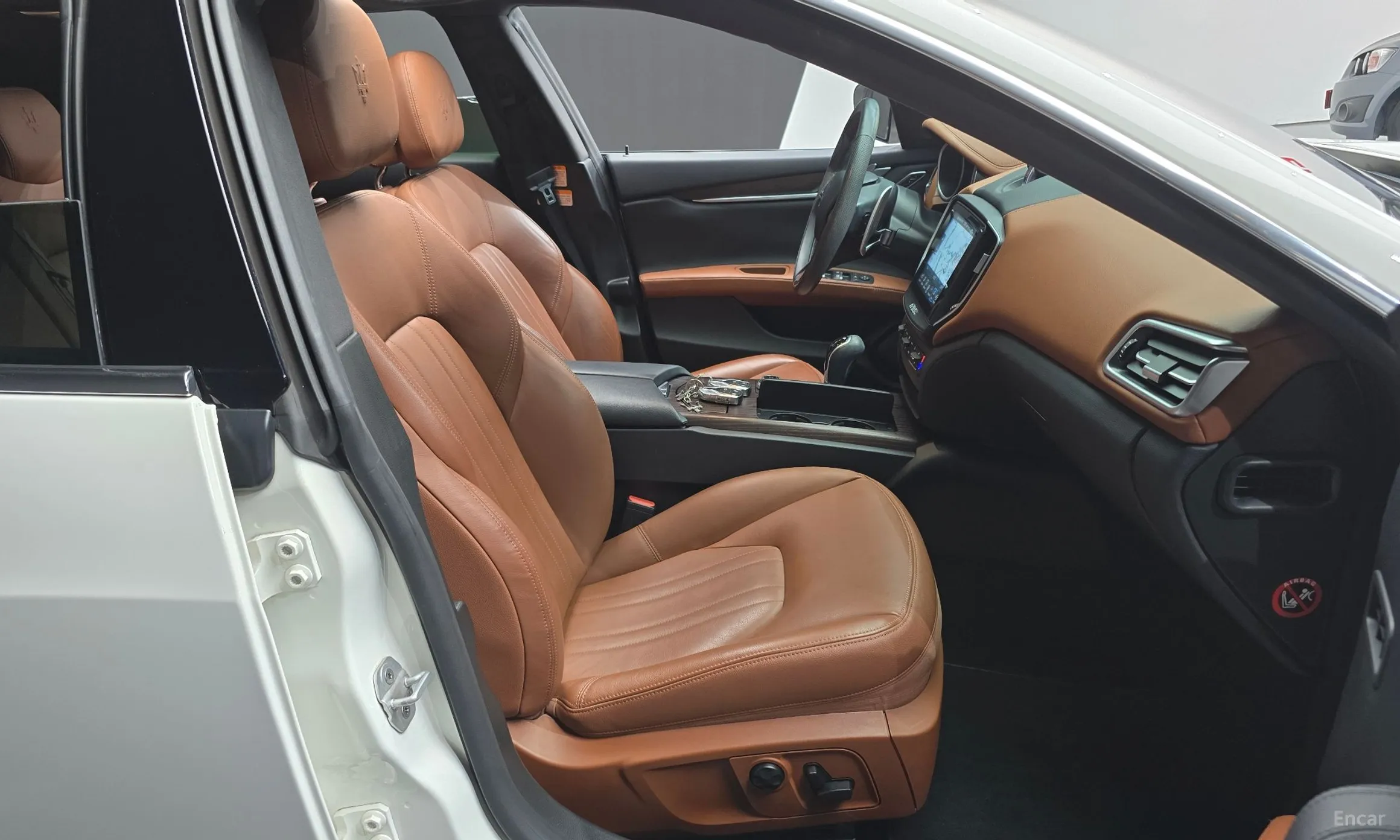 Maserati Ghibli превью 10
