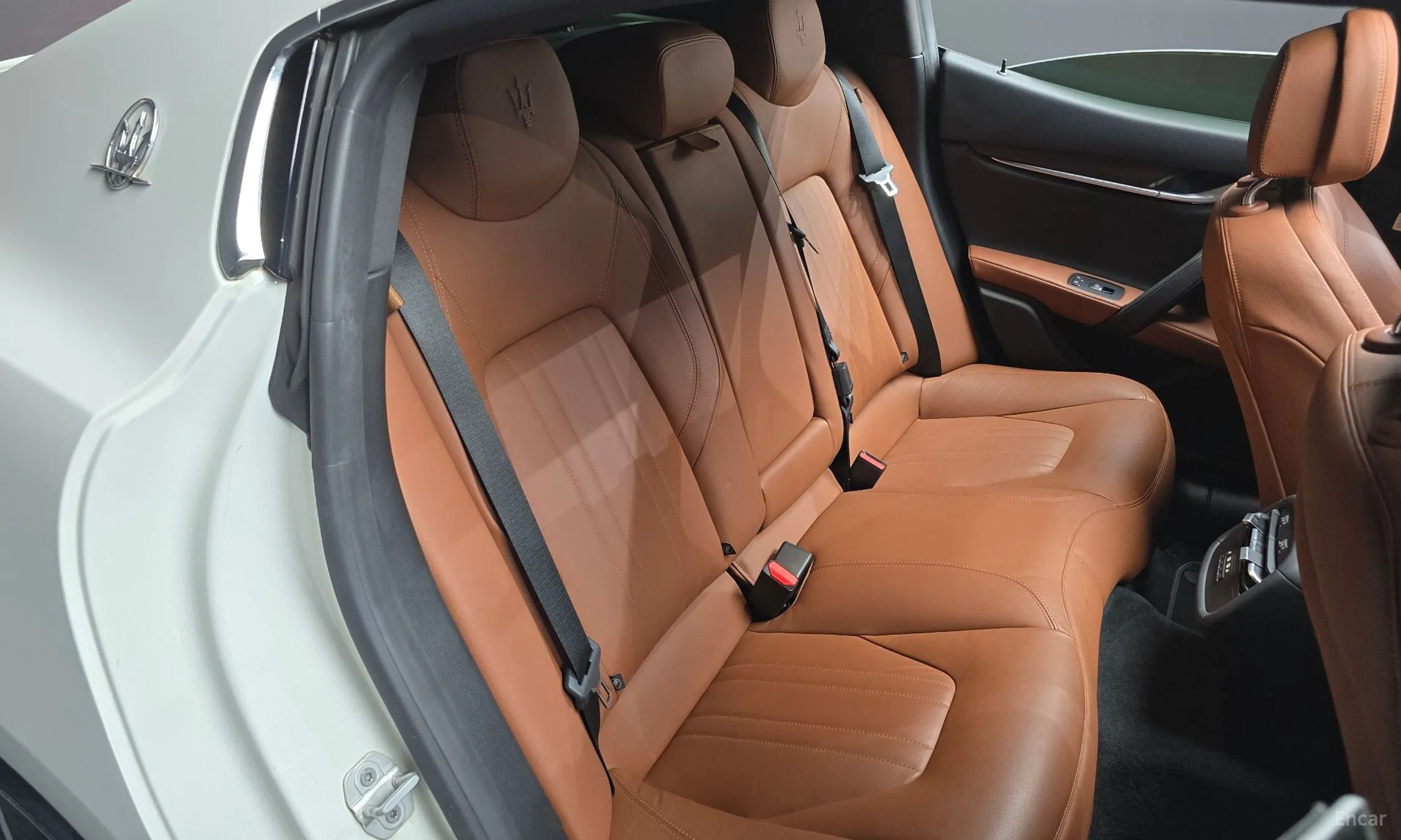 Maserati Ghibli превью 12