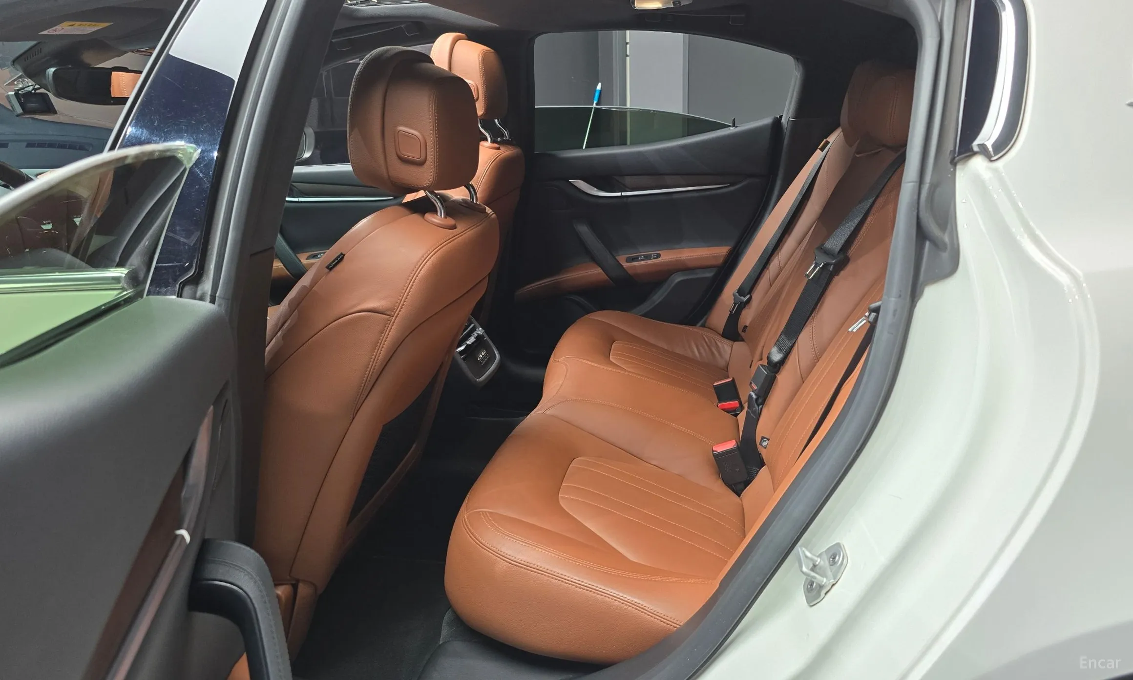 Maserati Ghibli превью 13