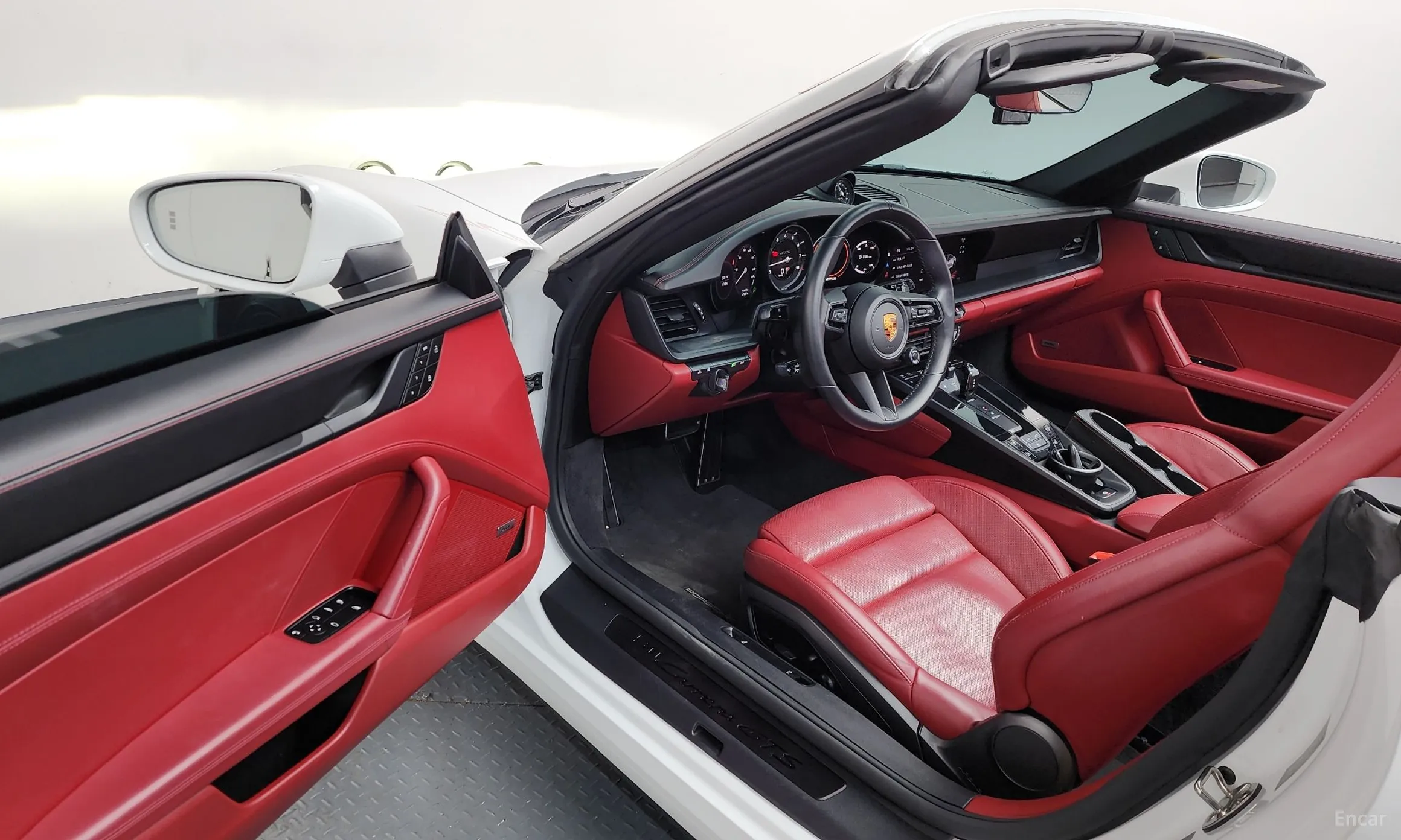 Porsche 911 (992) превью 10