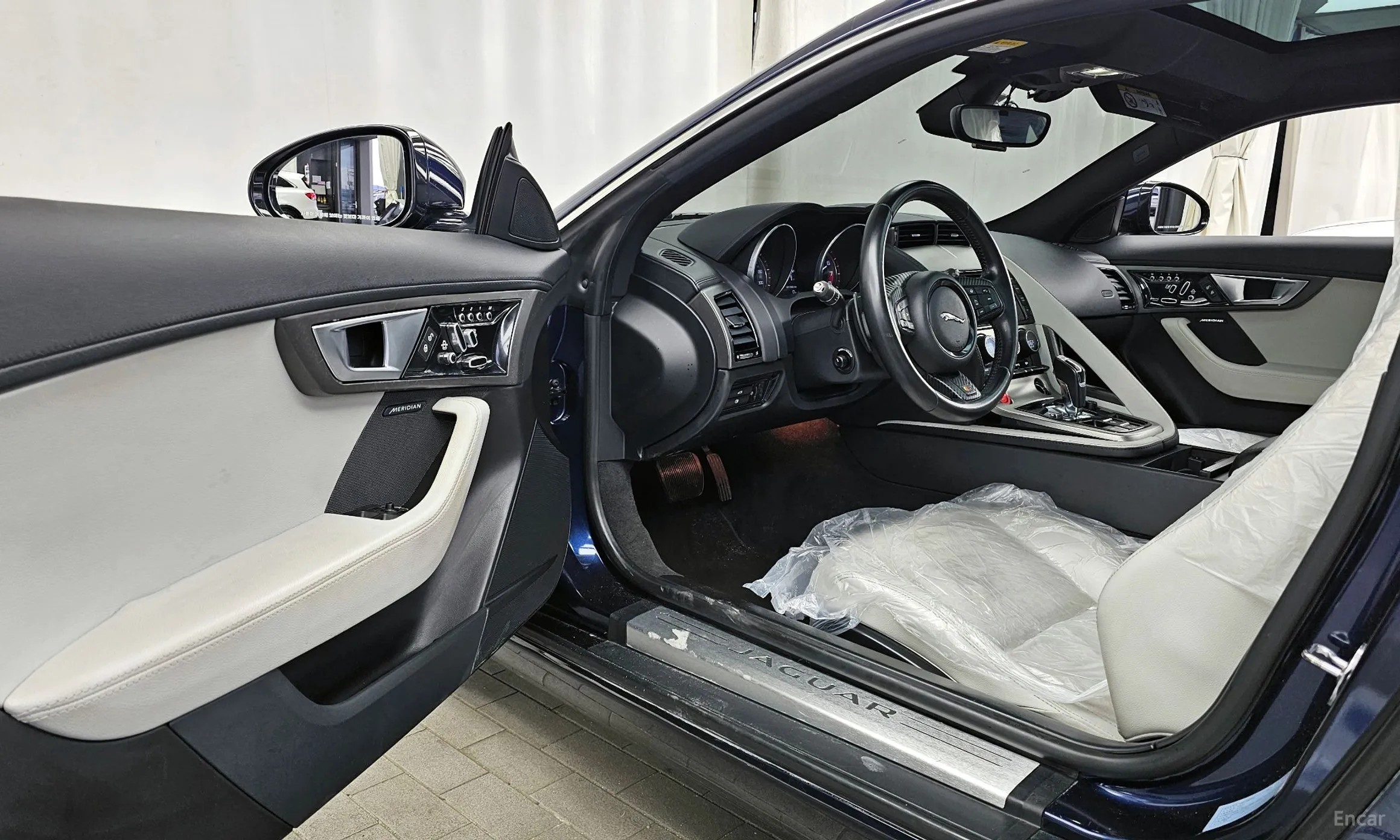 Jaguar F-TYPE превью 10