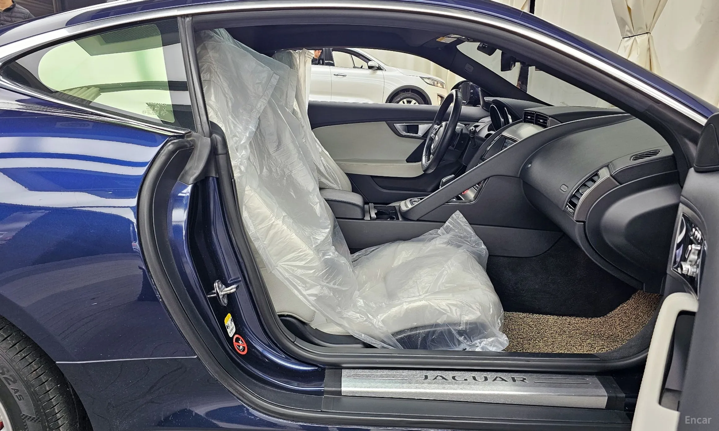 Jaguar F-TYPE превью 11