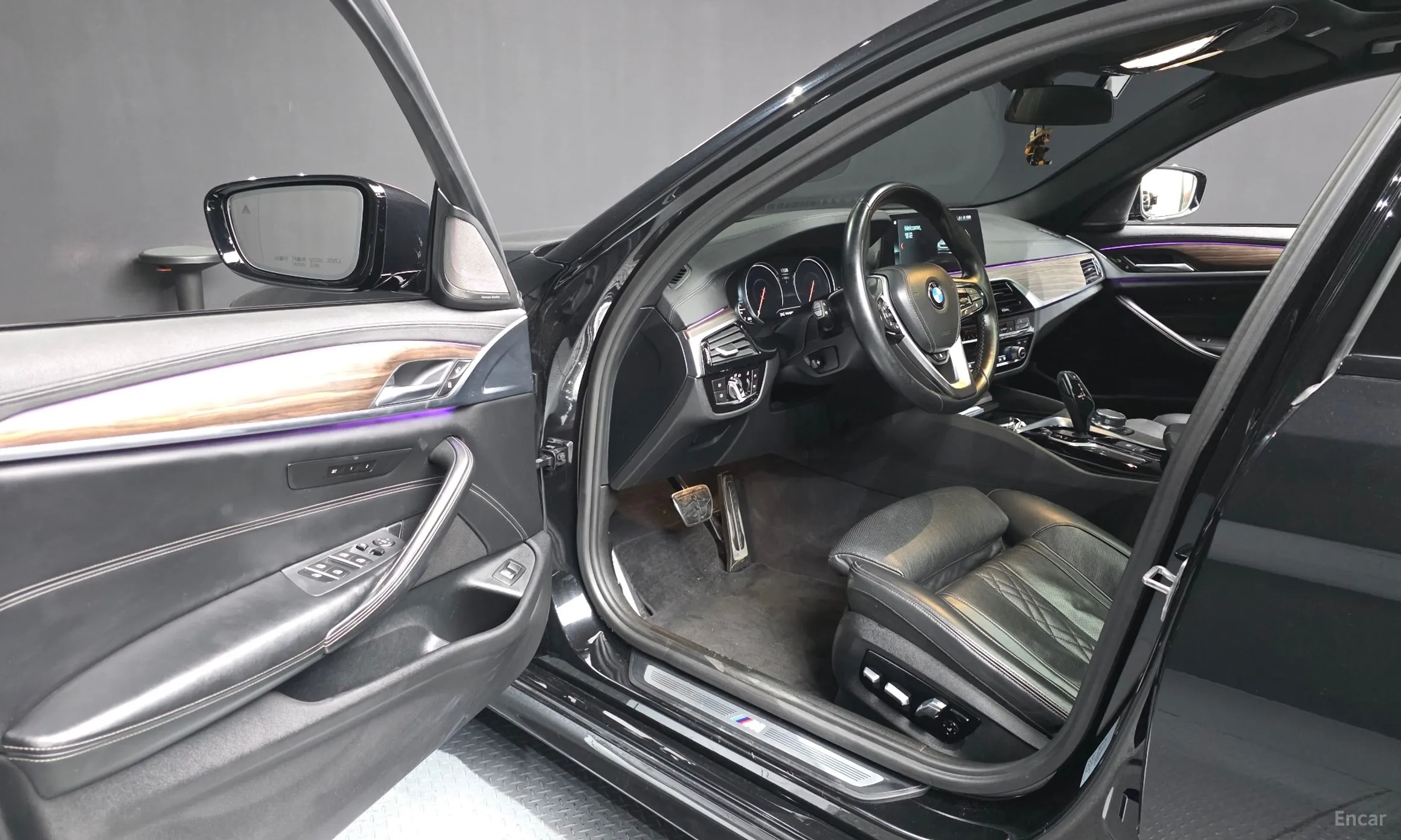 BMW 5 Series (G30) превью 10