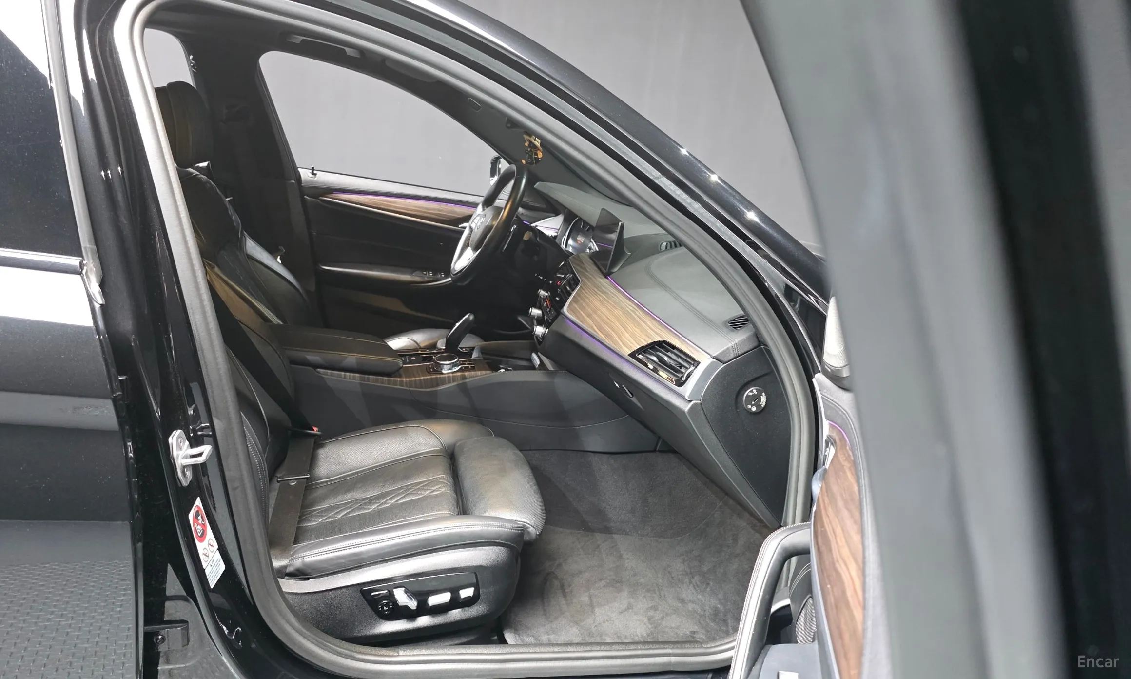 BMW 5 Series (G30) превью 11