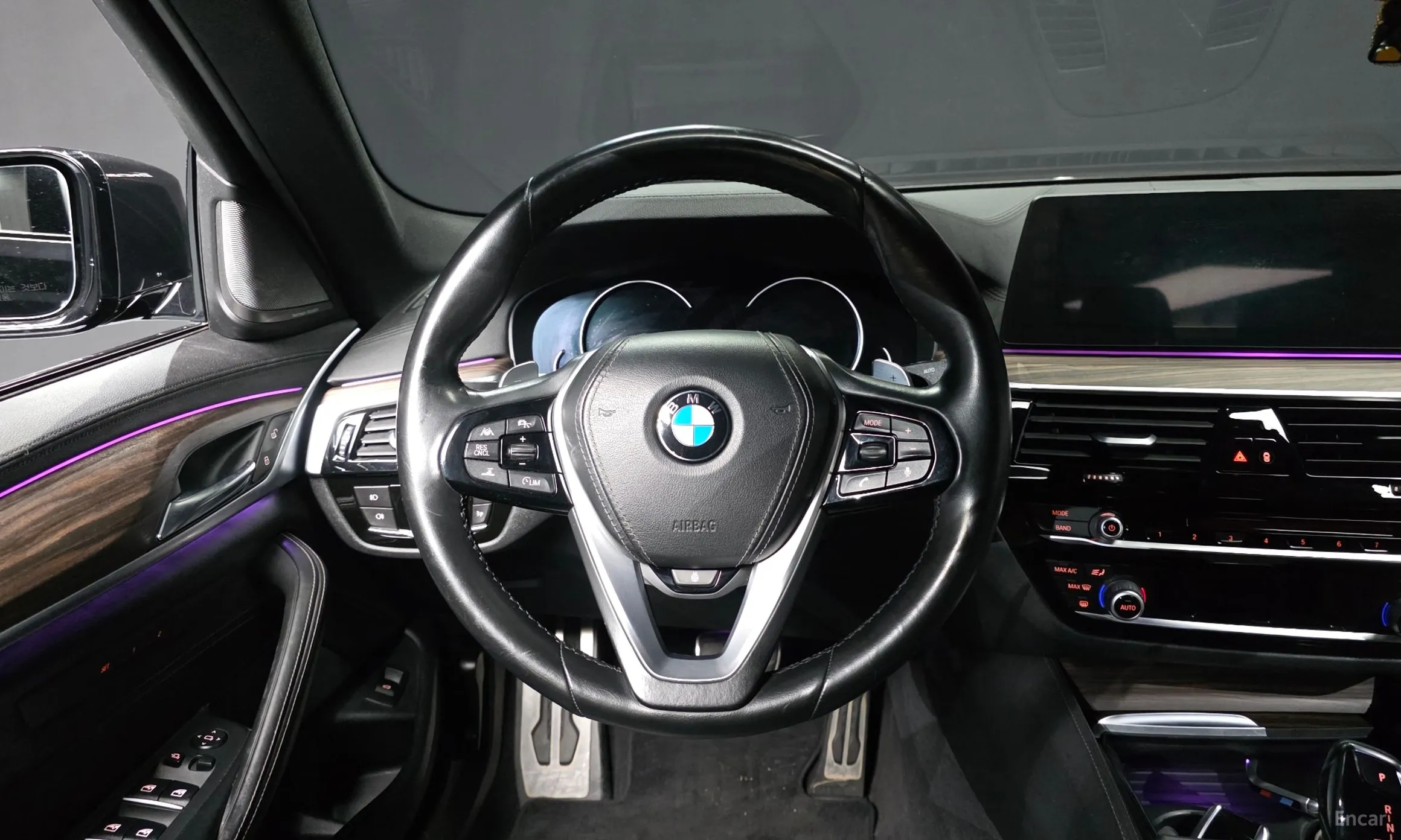 BMW 5 Series (G30) превью 13