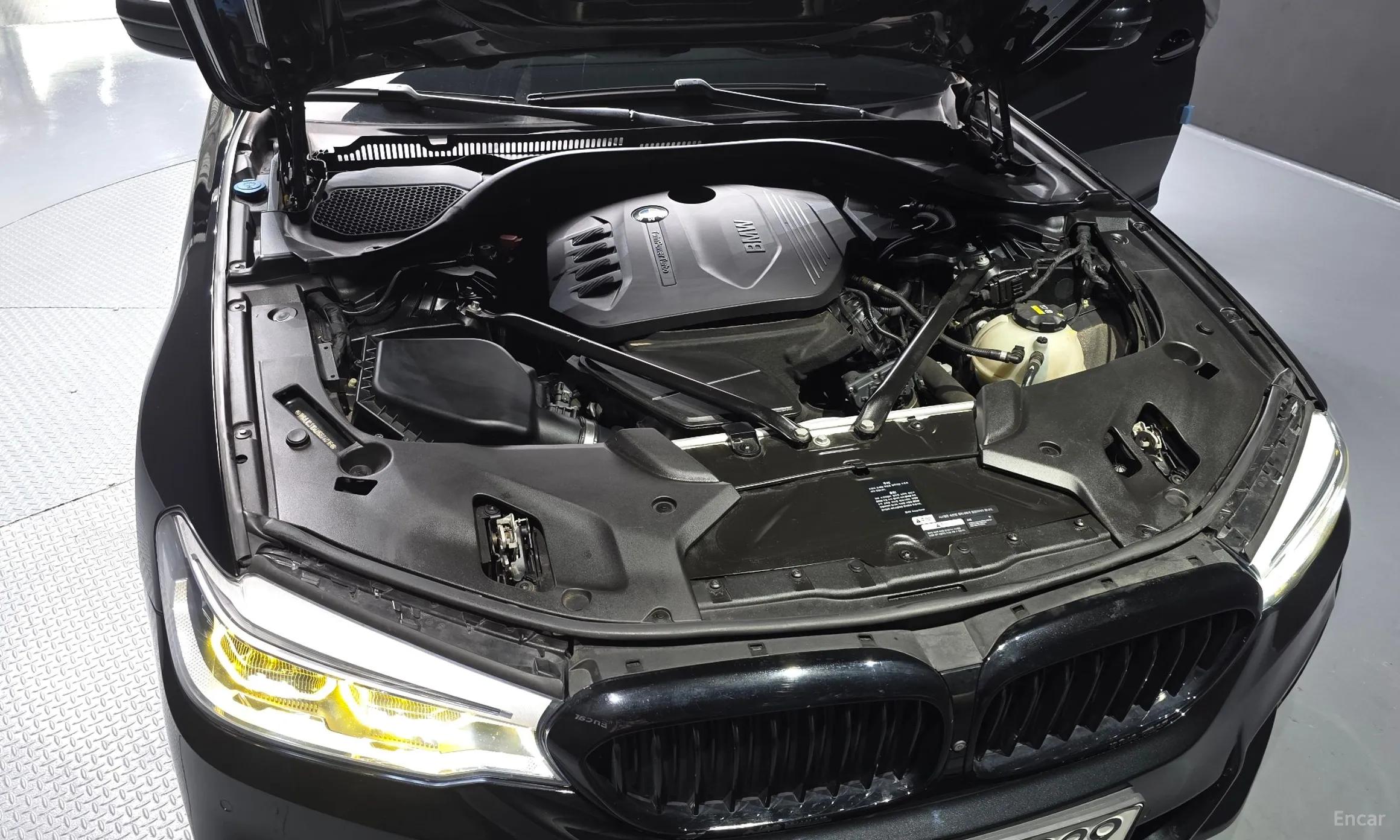 BMW 5 Series (G30) превью 6