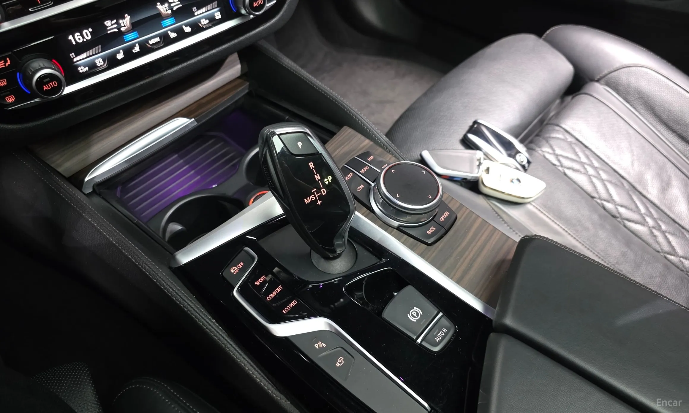 BMW 5 Series (G30) превью 9