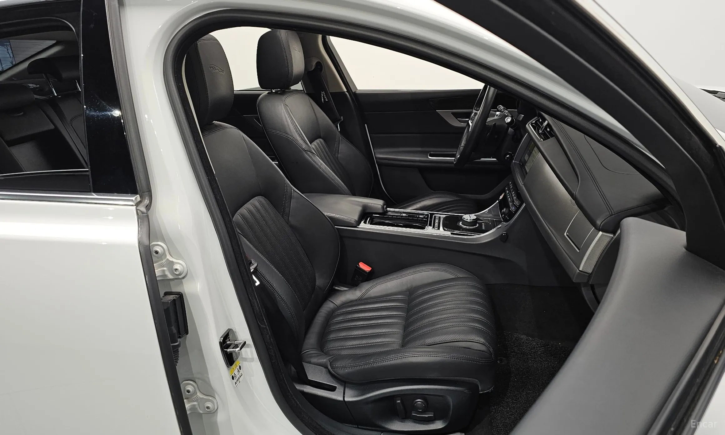 Jaguar XF (x260) превью 10