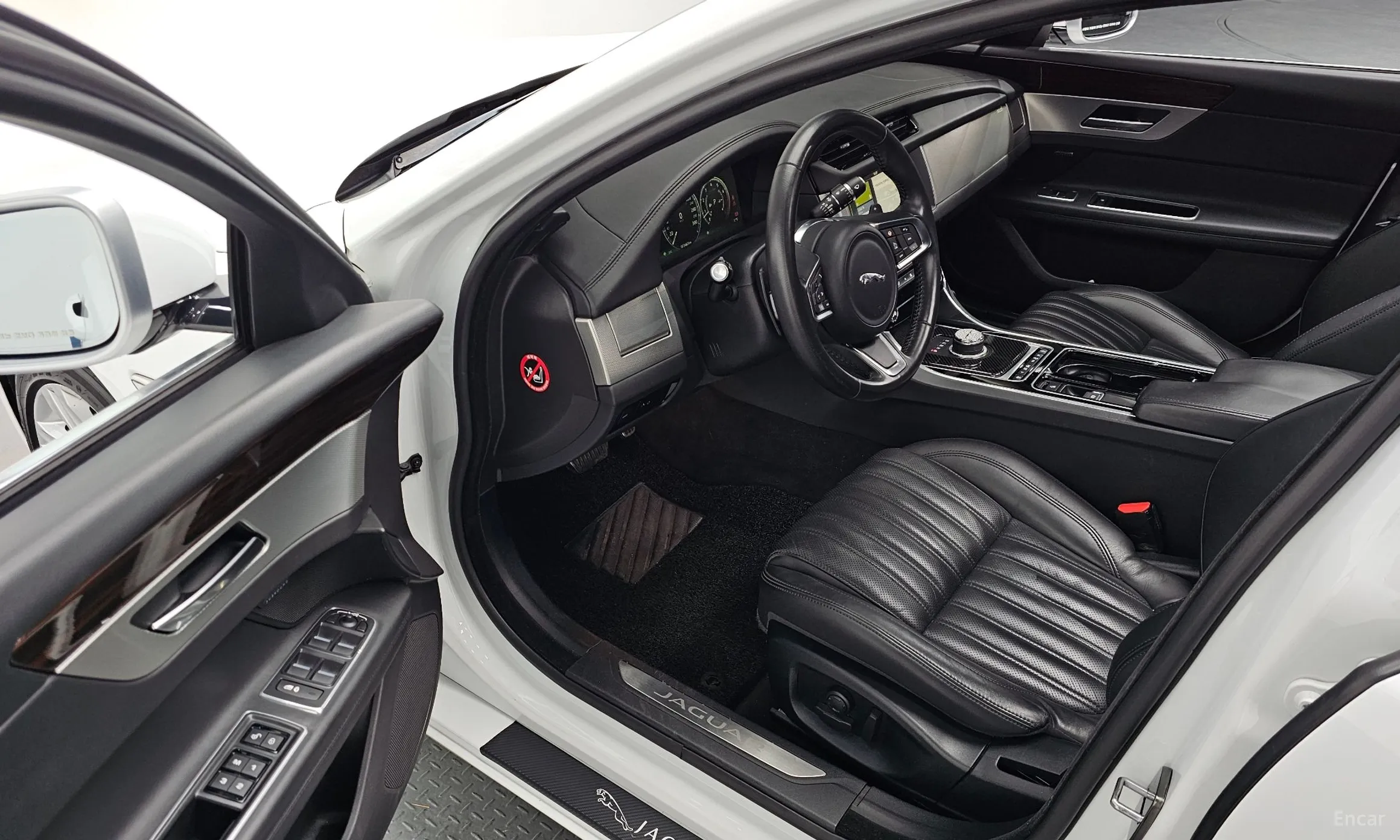Jaguar XF (x260) превью 11